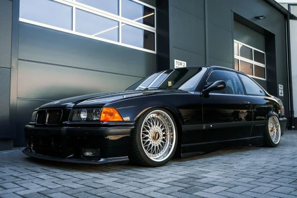 BMW 325i Coupè (E36)