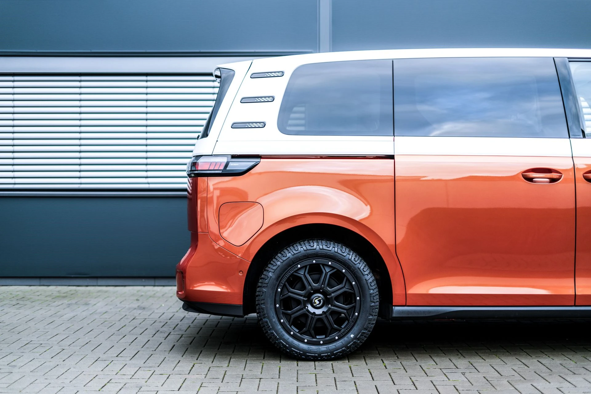 VW ID. Buzz 4x4 orange-white - Projekt Bild