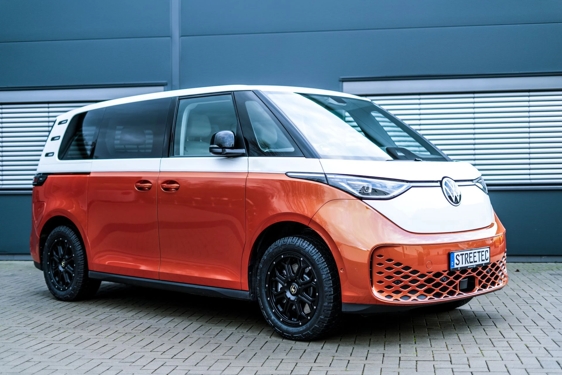 VW ID. Buzz 4x4 orange-white - Projekt Bild