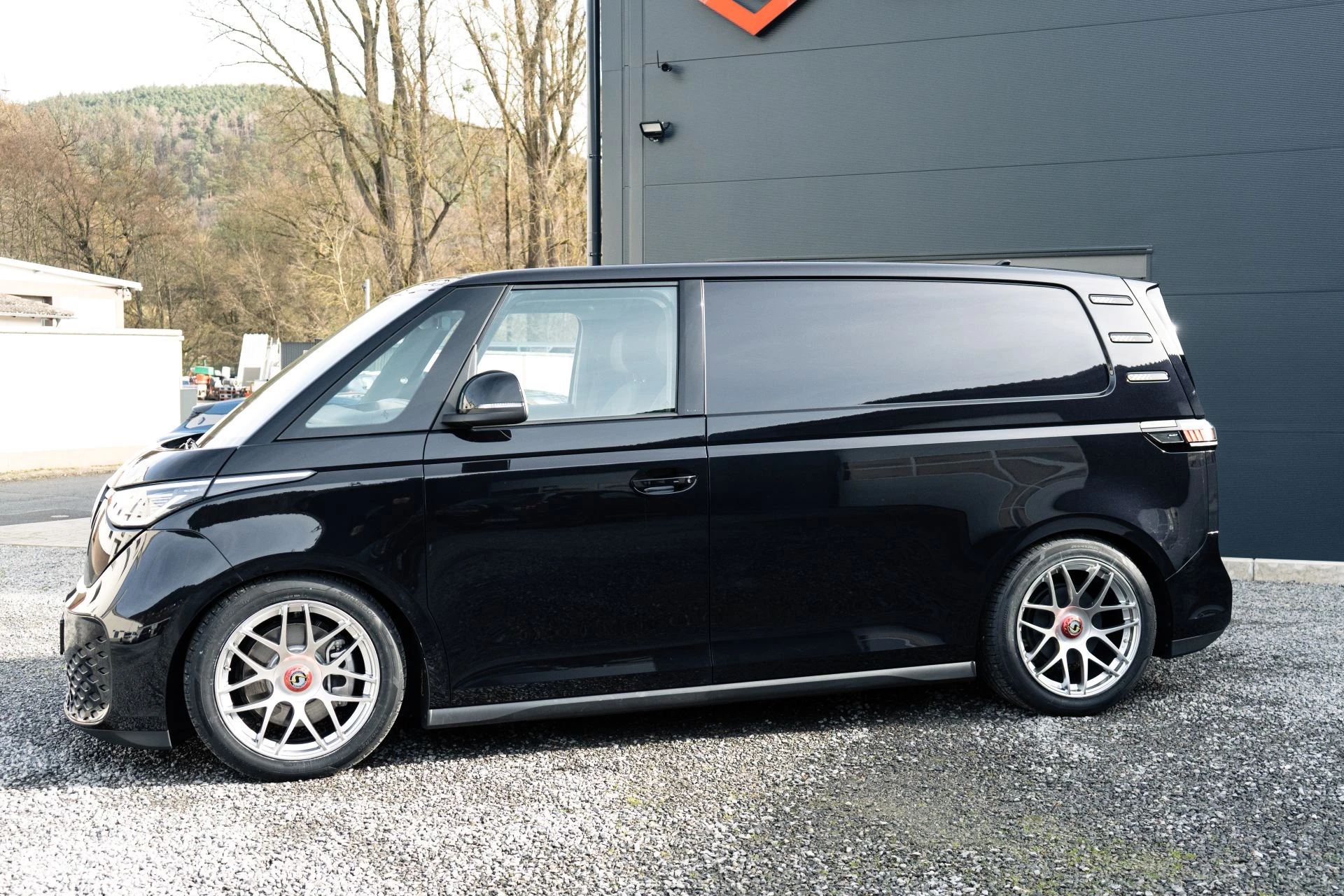 VW ID. Buzz Cargo Black LOW - Projekt Bild