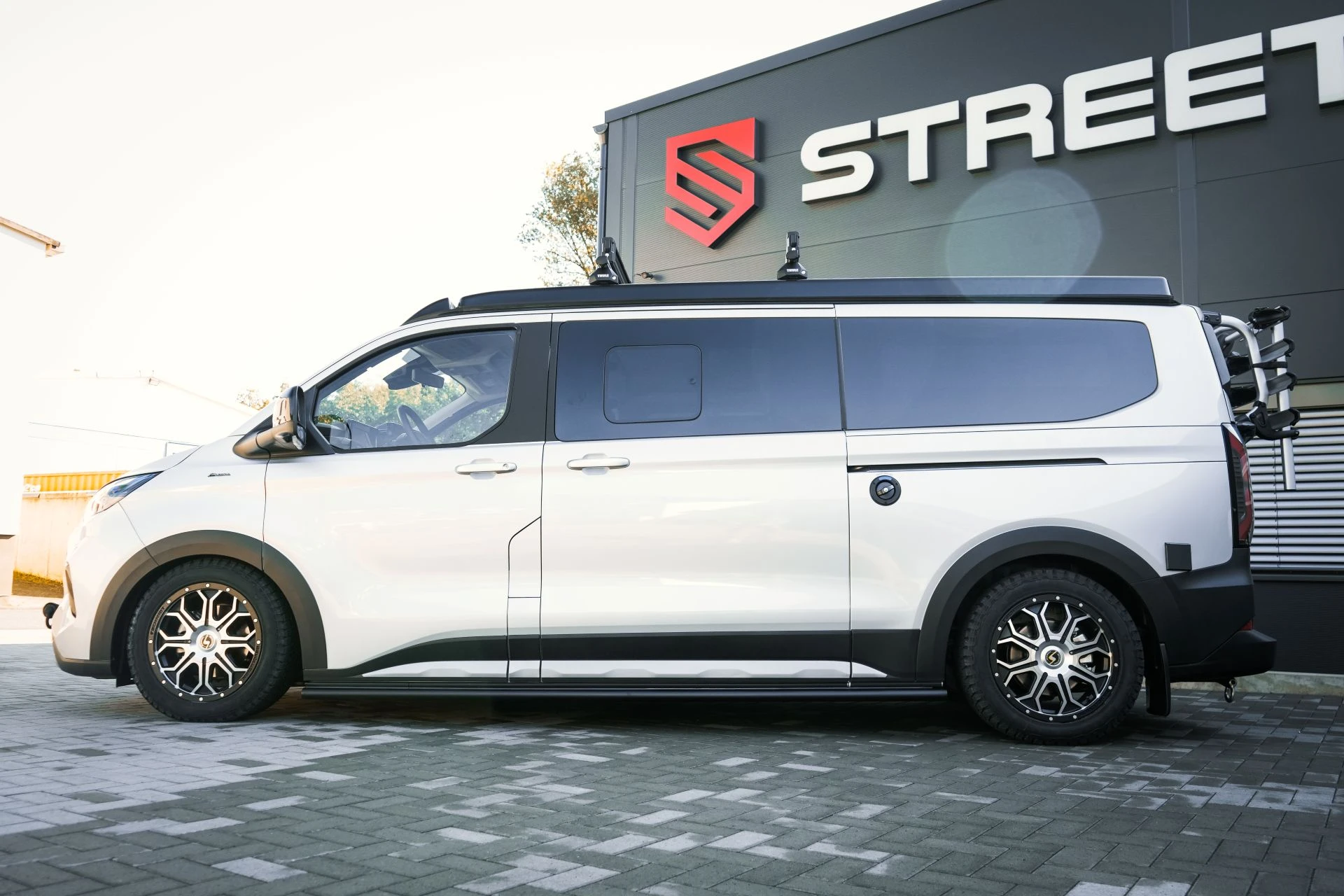 Ford Transit V710 Nugget silver - Projekt Bild