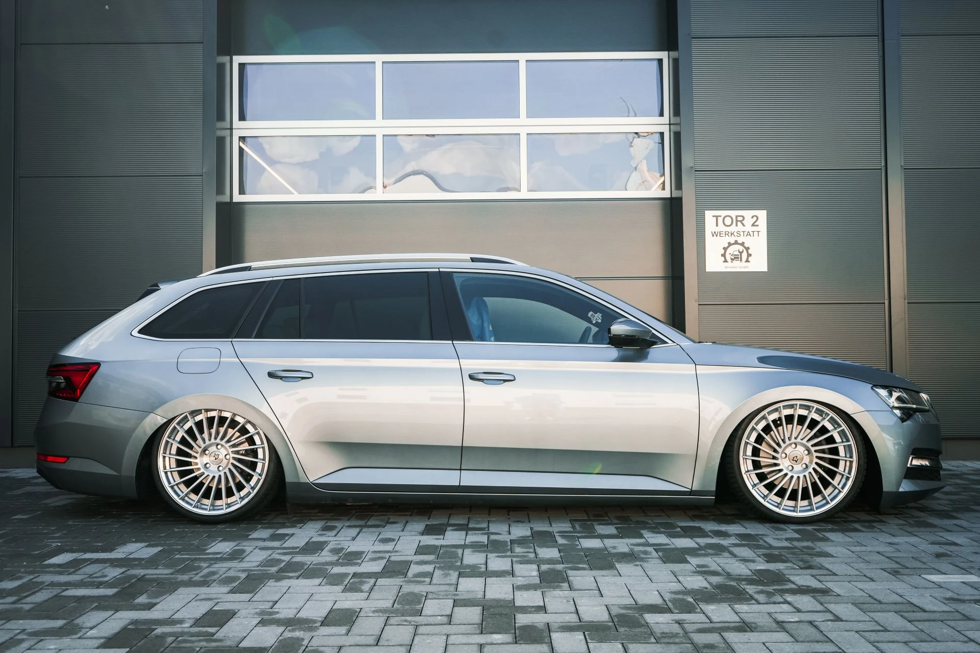 Skoda Superb Combi on Air - Projekt Bild