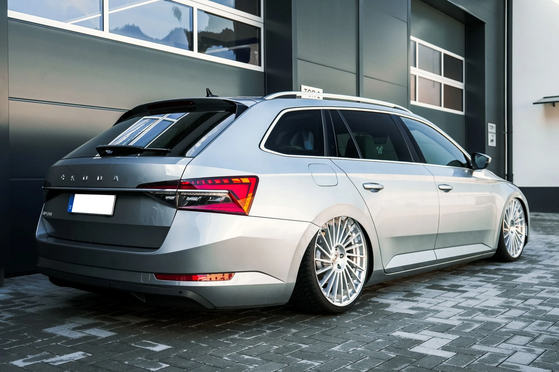 Skoda Superb Combi on Air - Projekt Bild