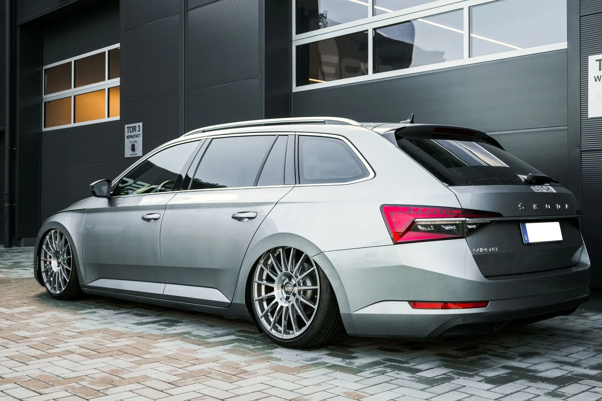 Skoda Superb Combi on Air - Projekt Bild