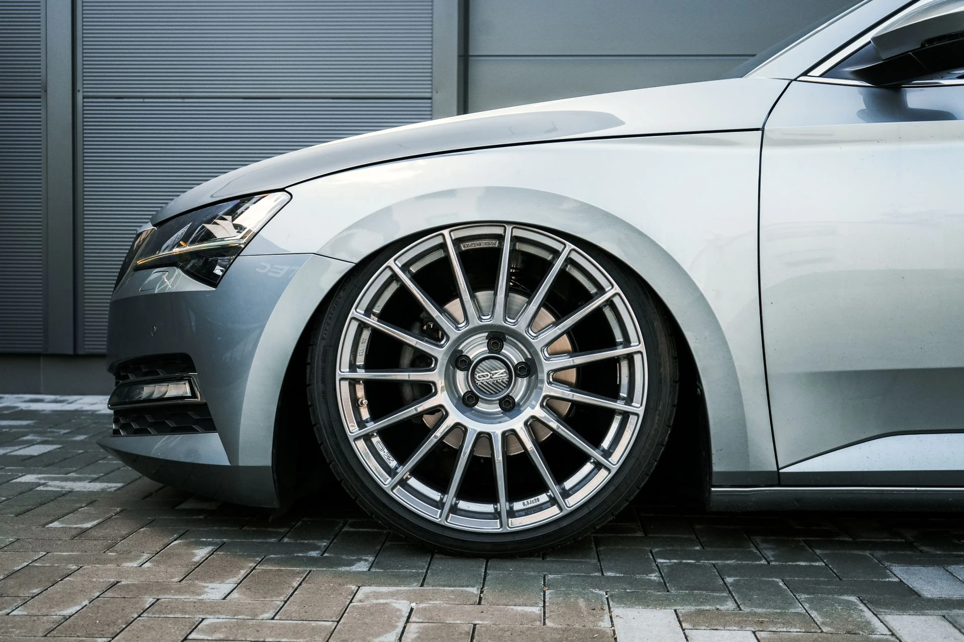 Skoda Superb Combi on Air - Projekt Bild