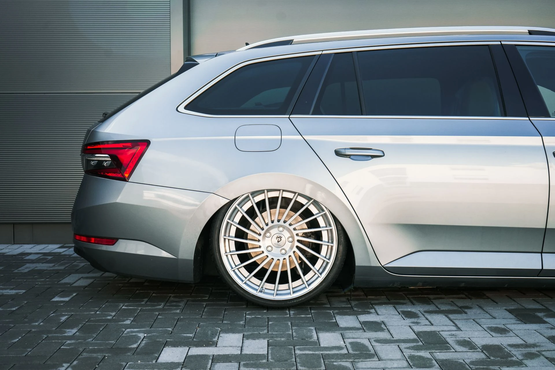 Skoda Superb Combi on Air - Projekt Bild