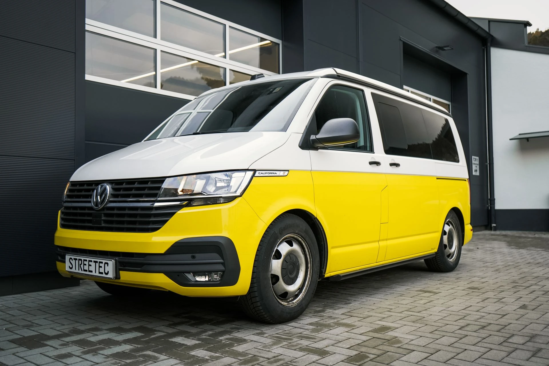 VW T6.1 WHITE-YELLOW - Projekt Bild