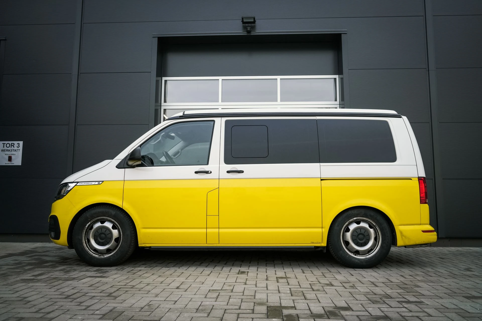 VW T6.1 WHITE-YELLOW - Projekt Bild