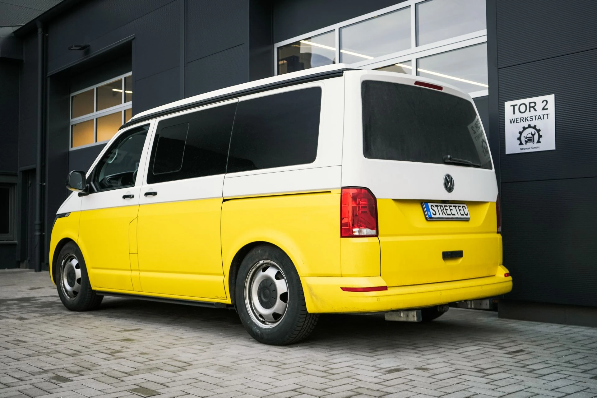 VW T6.1 WHITE-YELLOW - Projekt Bild