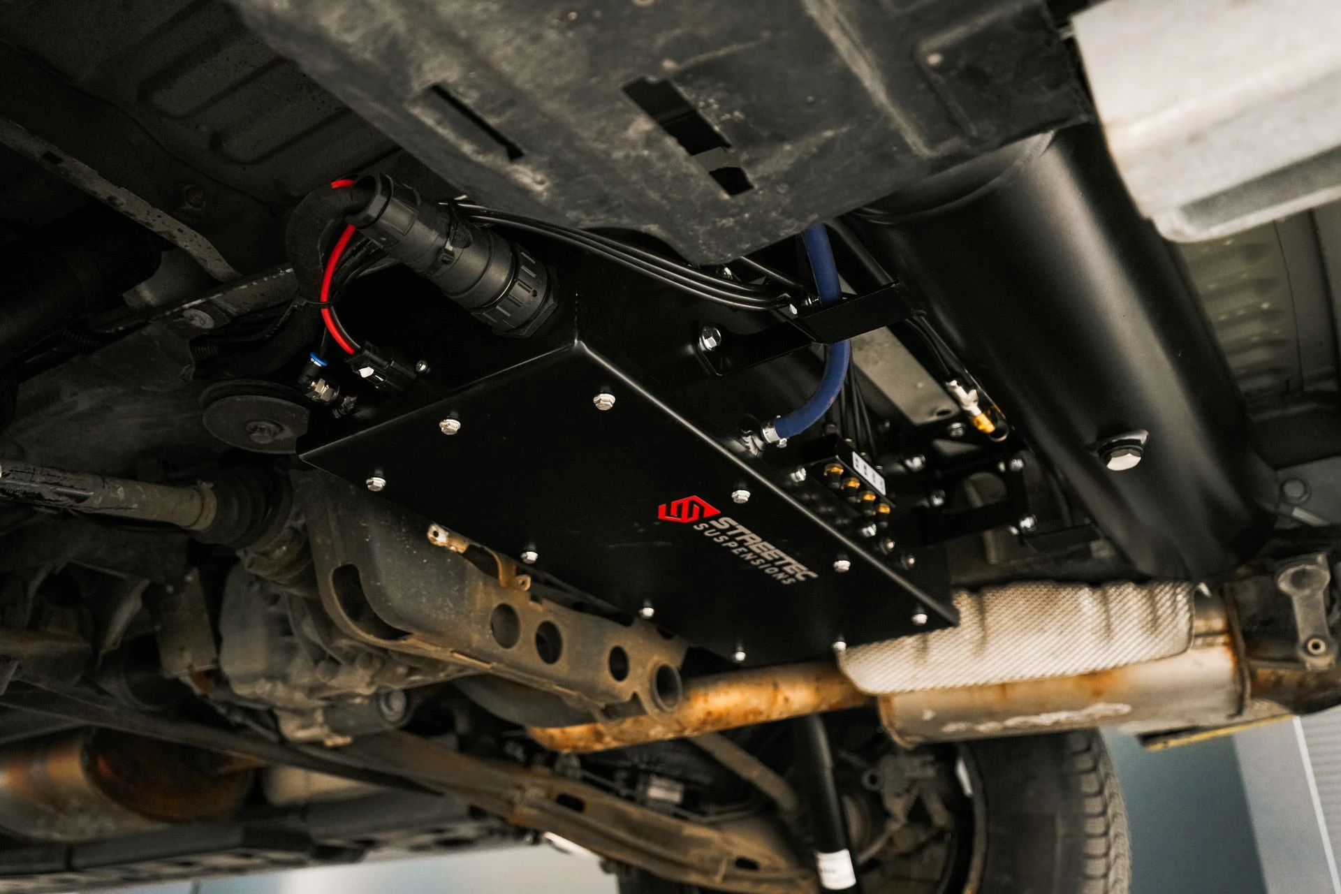 VW T6.1 WHITE-YELLOW - Projekt Bild