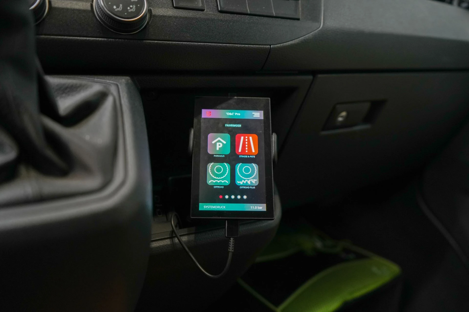 VW T6.1 WHITE-YELLOW - Projekt Bild