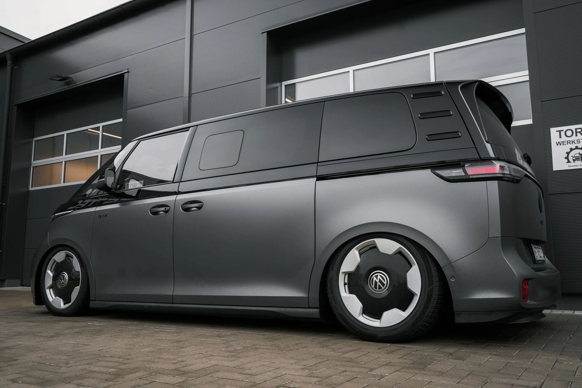 VW ID. Buzz GTX black&grey - Projekt Bild