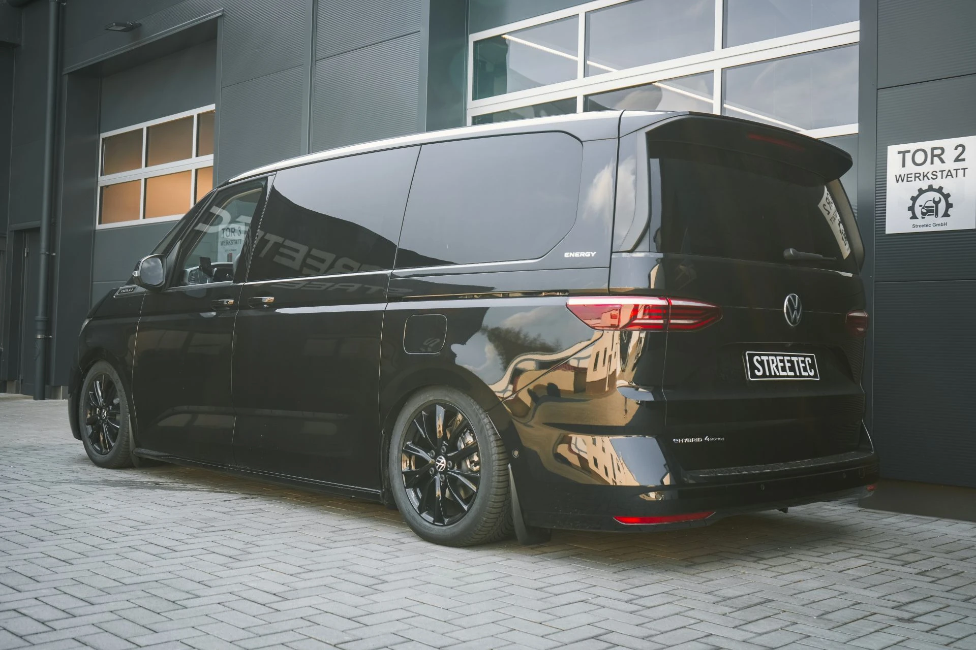 VW T7 Multivan/California 4motion eHybrid - all black - Projekt Bild