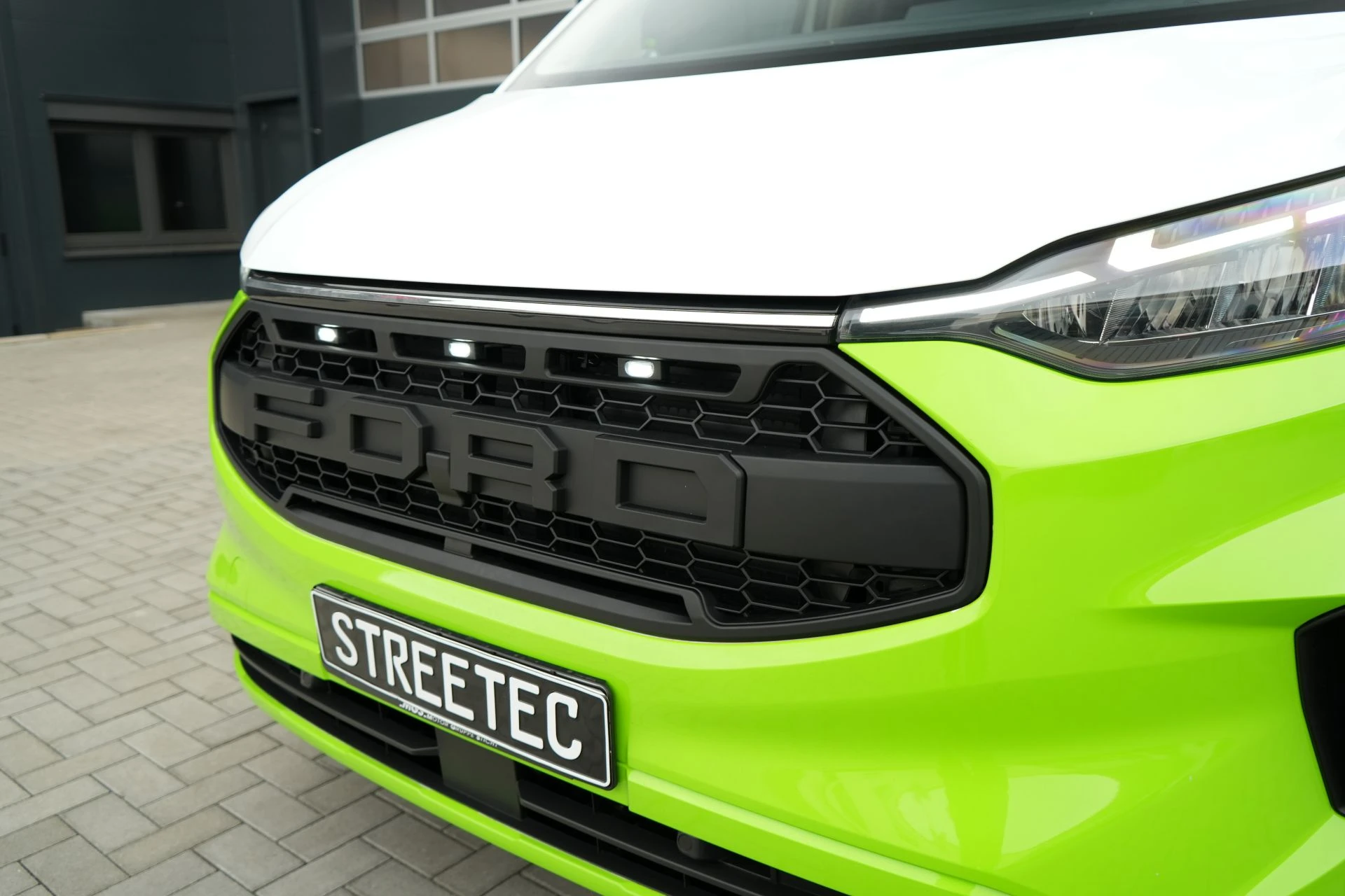 Ford Transit V710 green & white - Projekt Bild