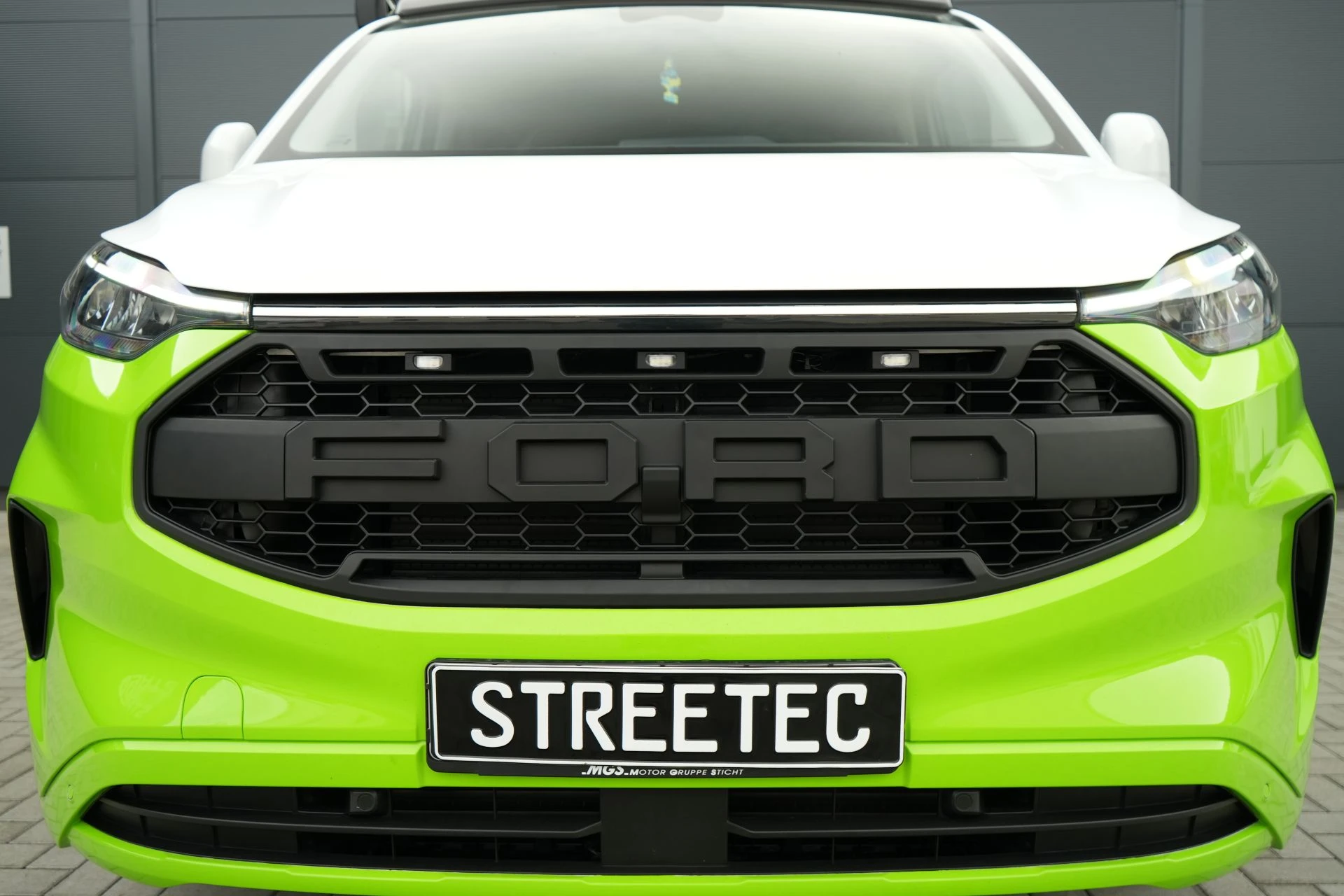 Ford Transit V710 green & white - Projekt Bild