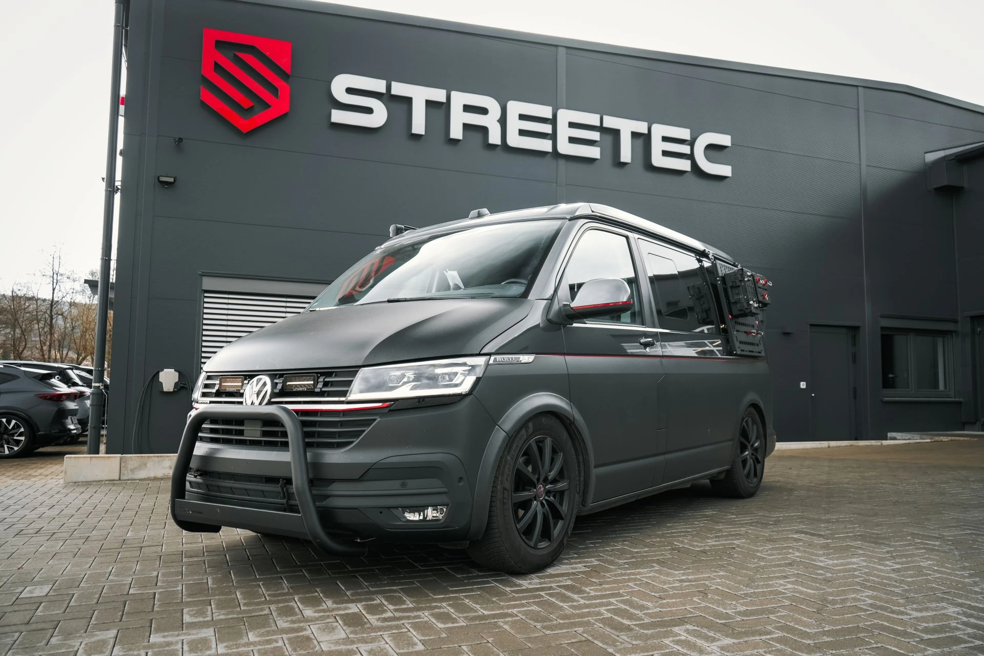 VW T6.1 Wavecamper grey&red - Projekt Bild