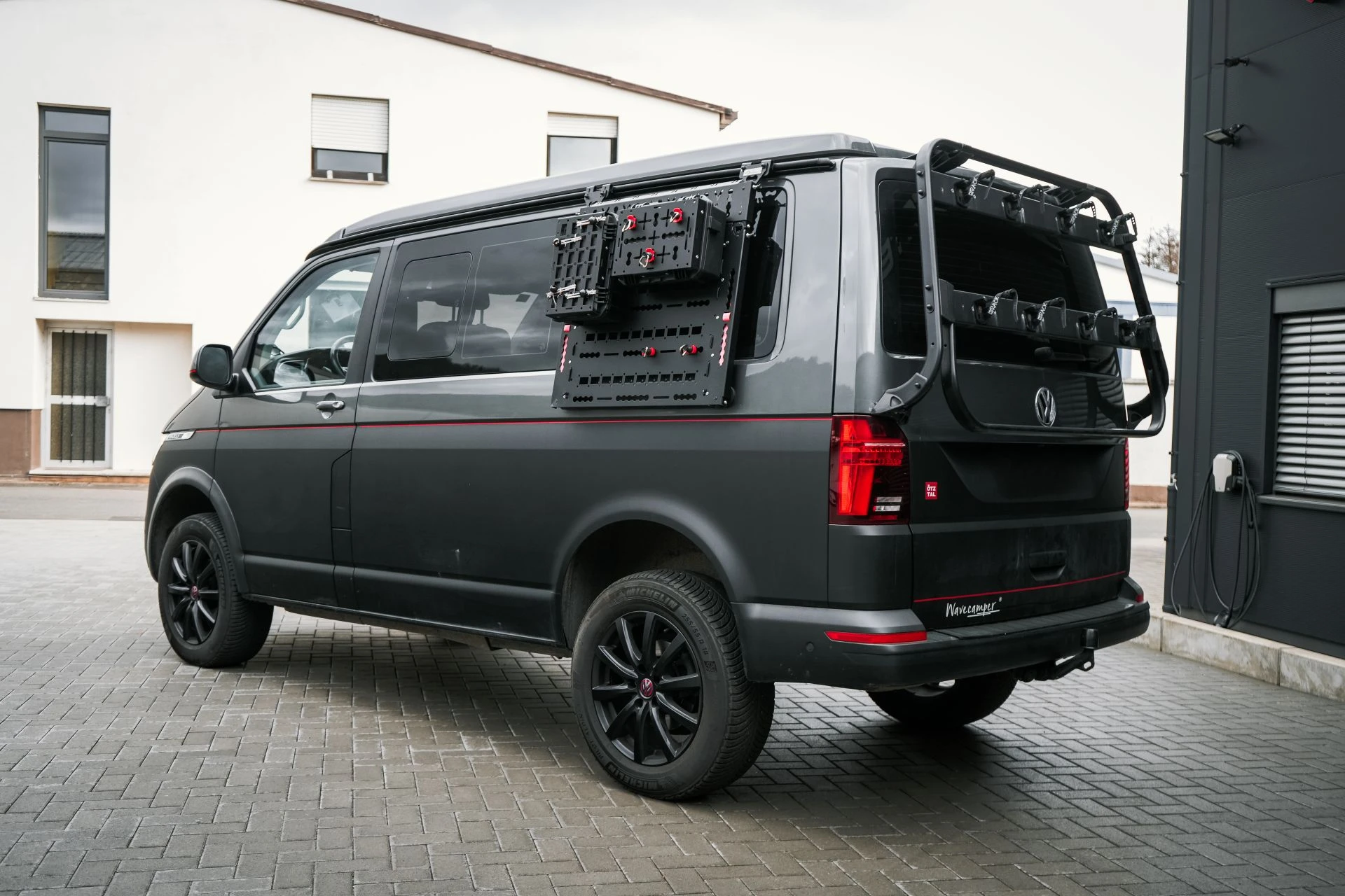 VW T6.1 Wavecamper grey&red - Projekt Bild