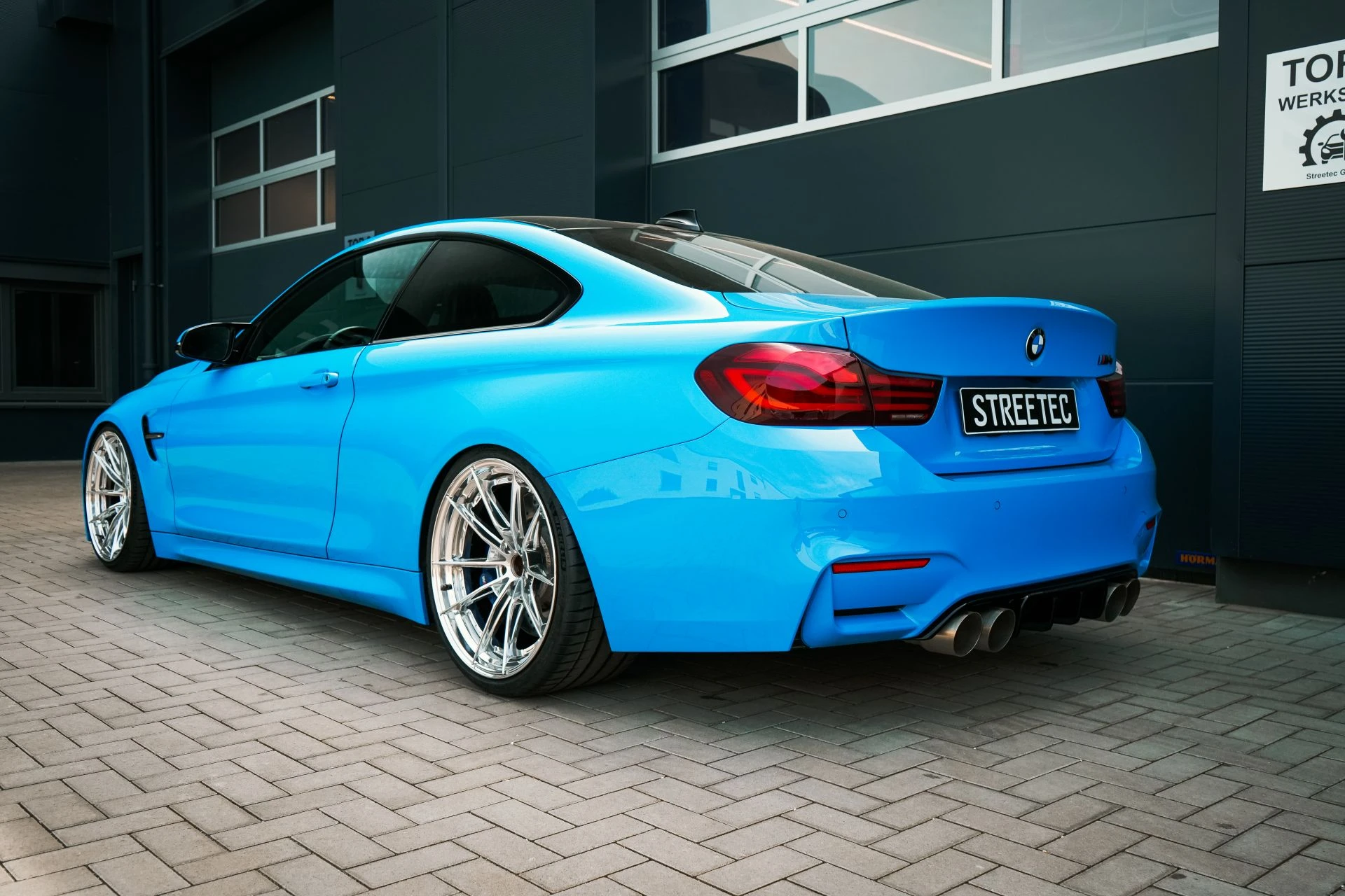 BMW F82 M4 Miami Blue - Projekt Bild