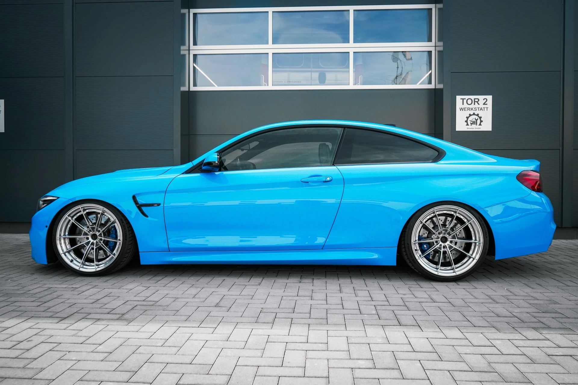 BMW F82 M4 Miami Blue - Projekt Bild