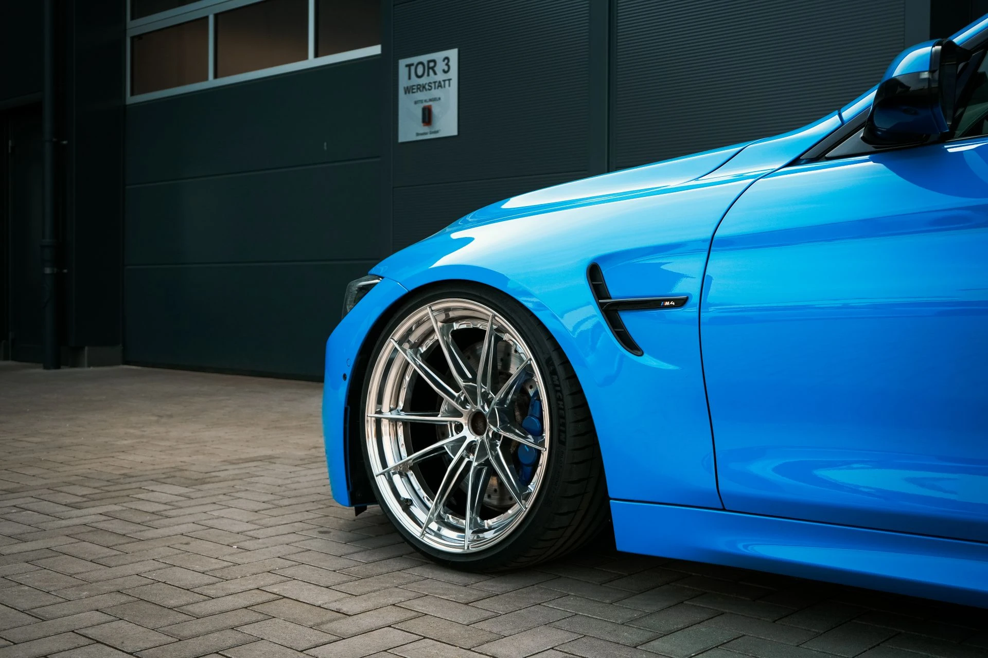 BMW F82 M4 Miami Blue - Projekt Bild
