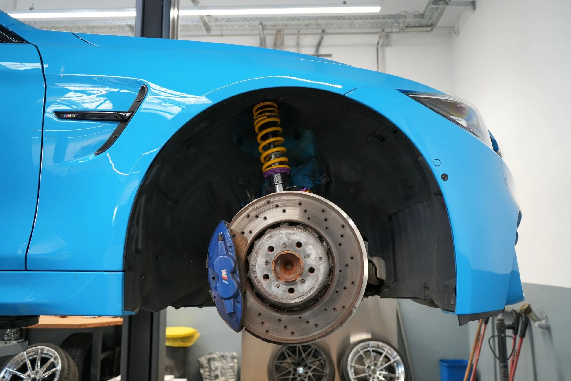 BMW F82 M4 Miami Blue - Projekt Bild