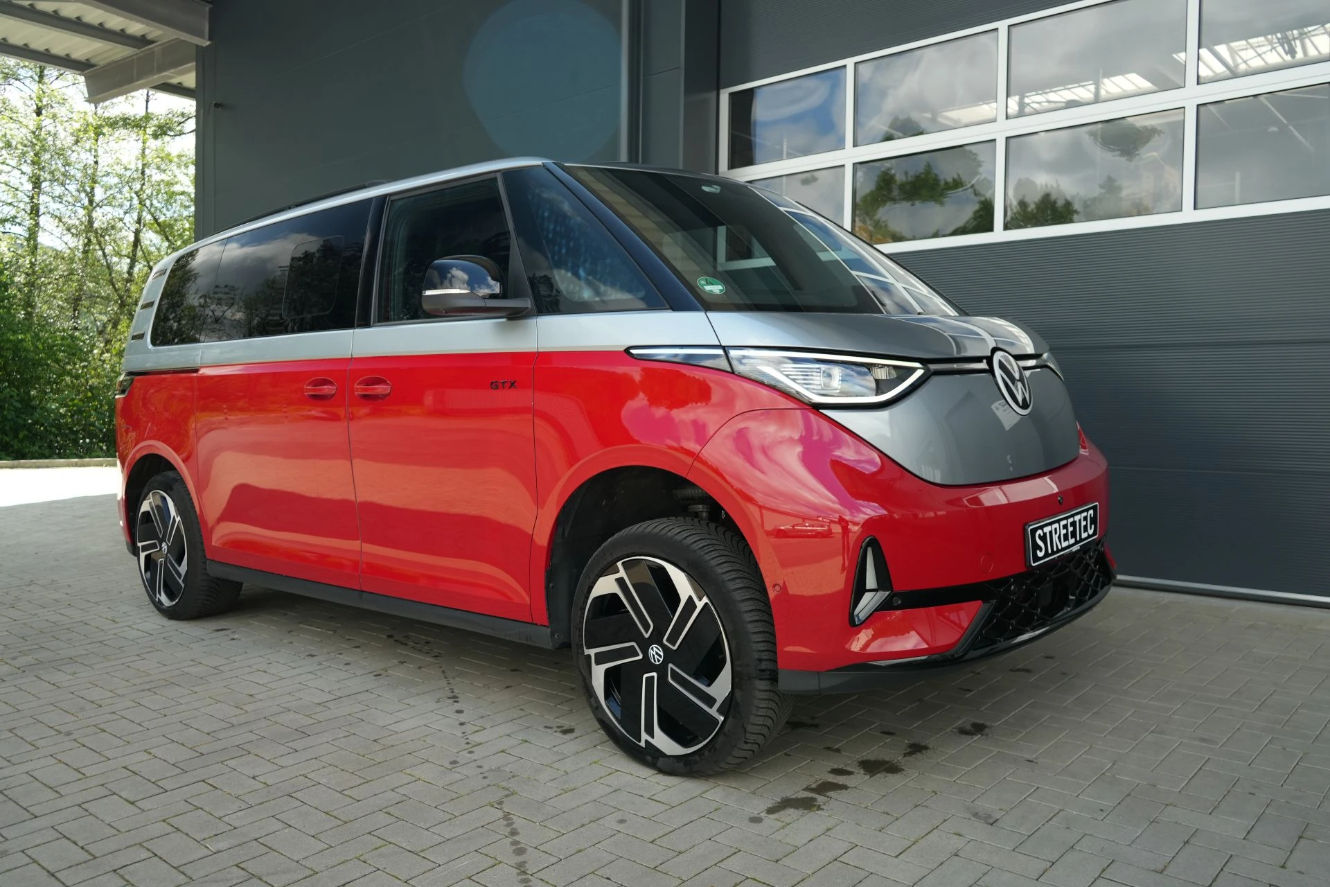 VW ID. Buzz GTX red&silver - Projekt Bild