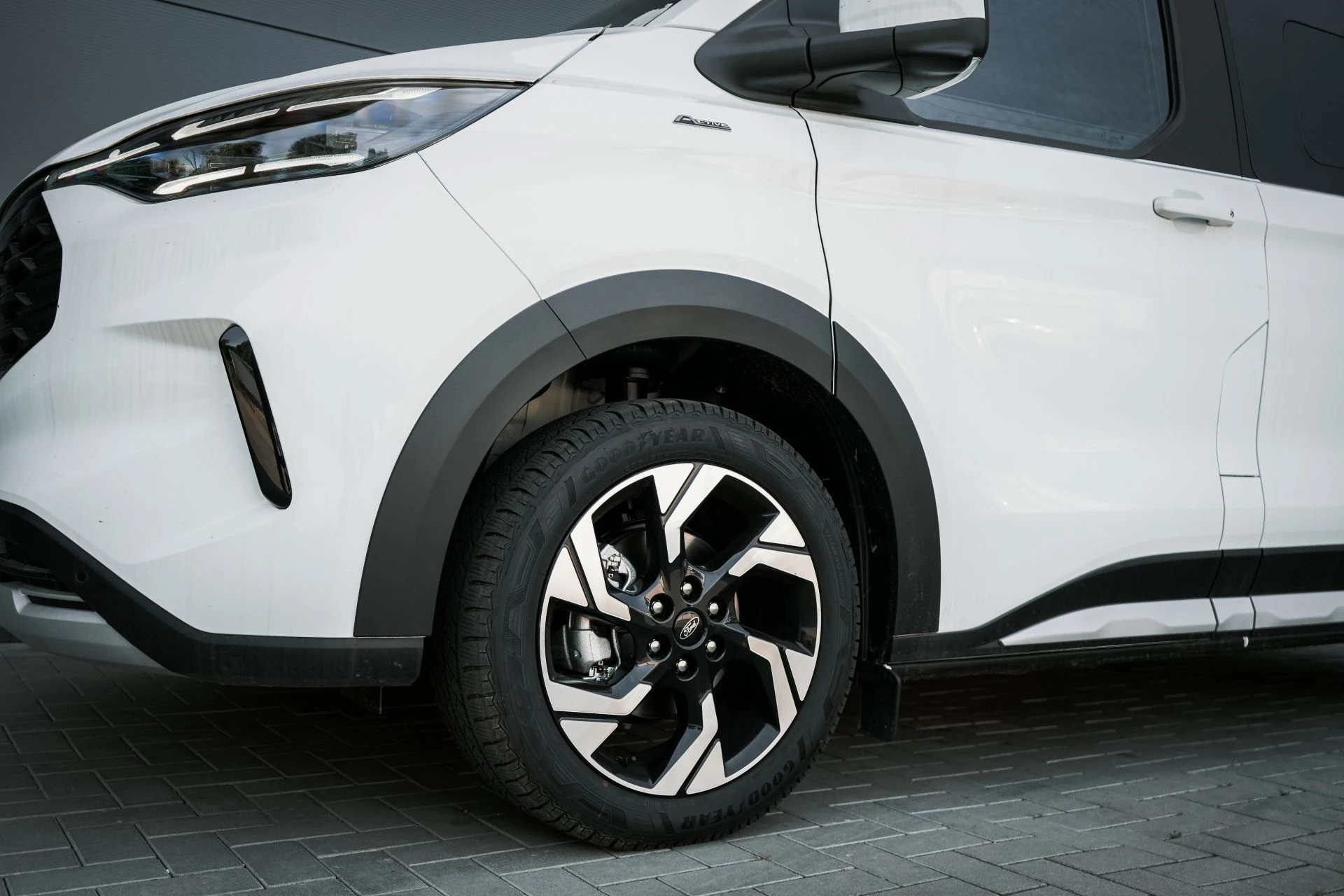 Ford Transit V710 Tourneo Nugget white - Projekt Bild