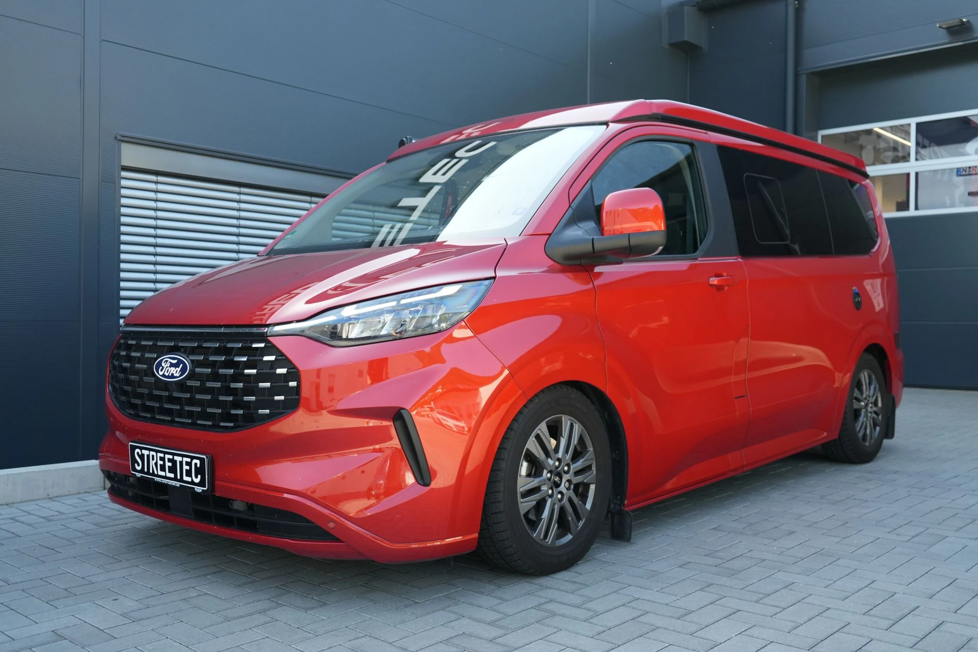 Ford Transit V710 RED Nugget - Projekt Bild