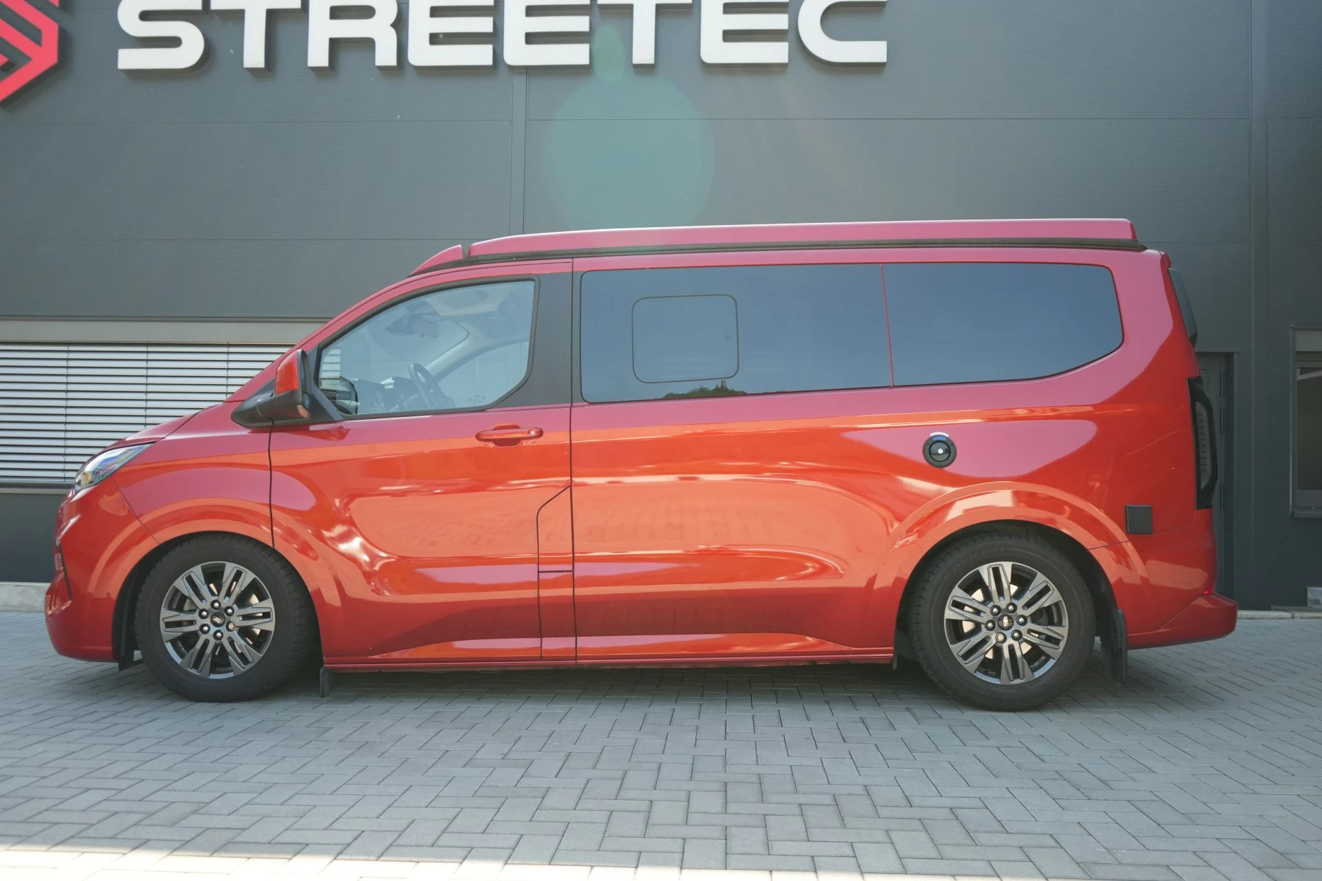 Ford Transit V710 RED Nugget - Projekt Bild