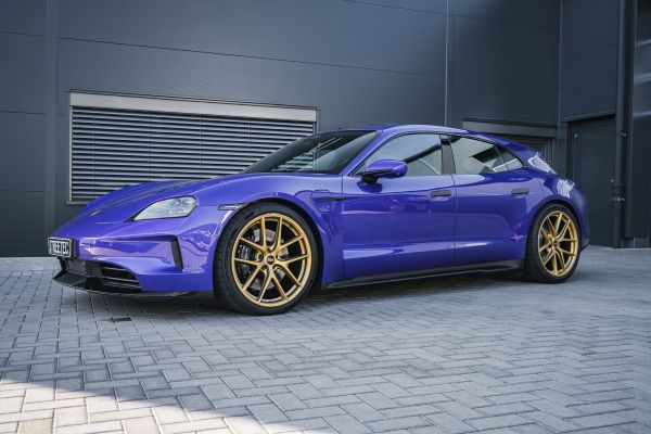 Porsche Taycan Sport Turismo GTS 'Purple Sky'