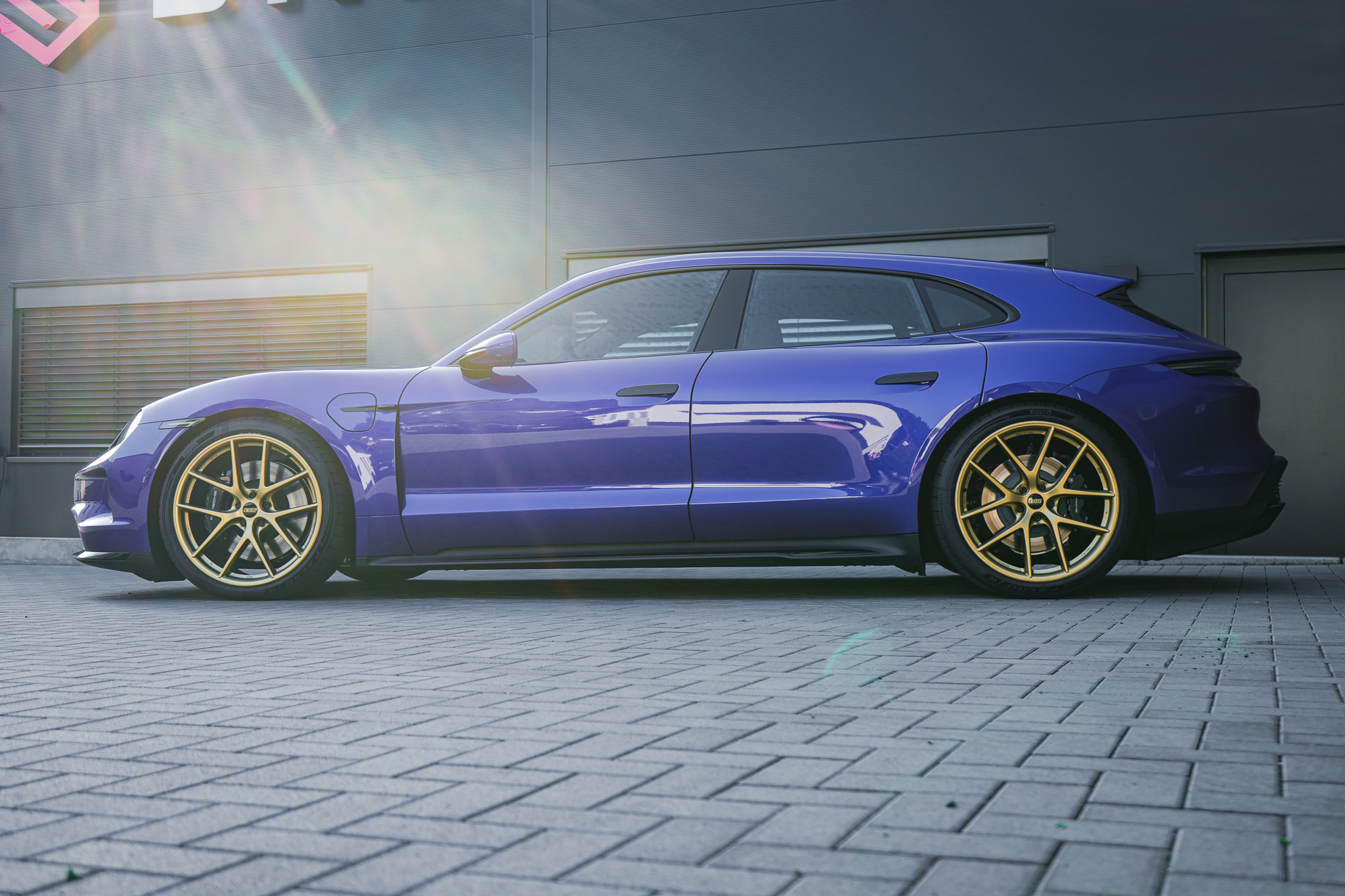 Porsche Taycan Sport Turismo GTS 'Purple Sky' - Projekt Bild