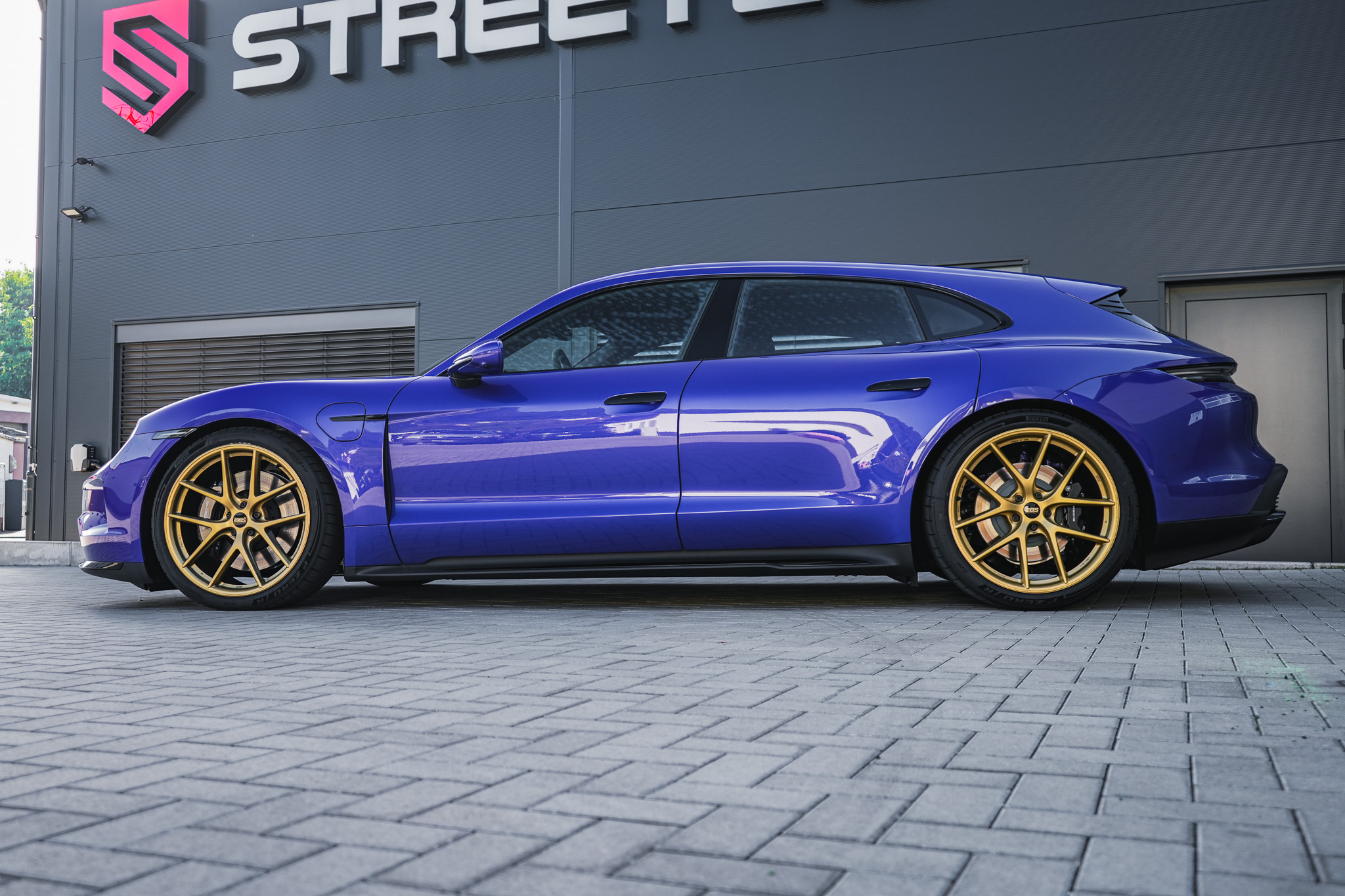Porsche Taycan Sport Turismo GTS 'Purple Sky' - Projekt Bild
