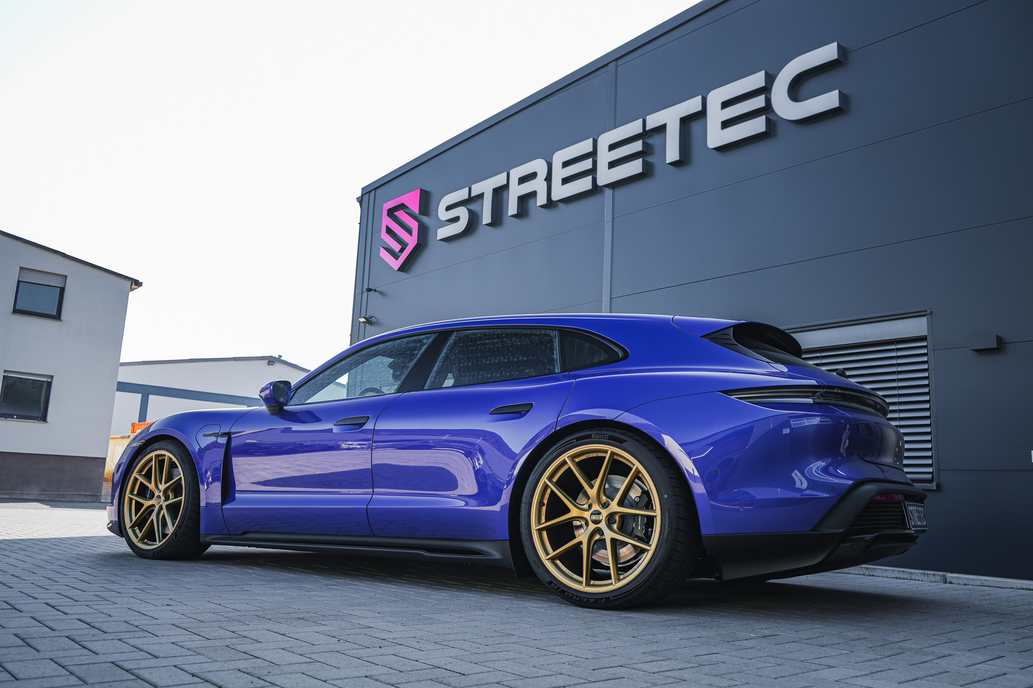 Porsche Taycan Sport Turismo GTS 'Purple Sky' - Projekt Bild