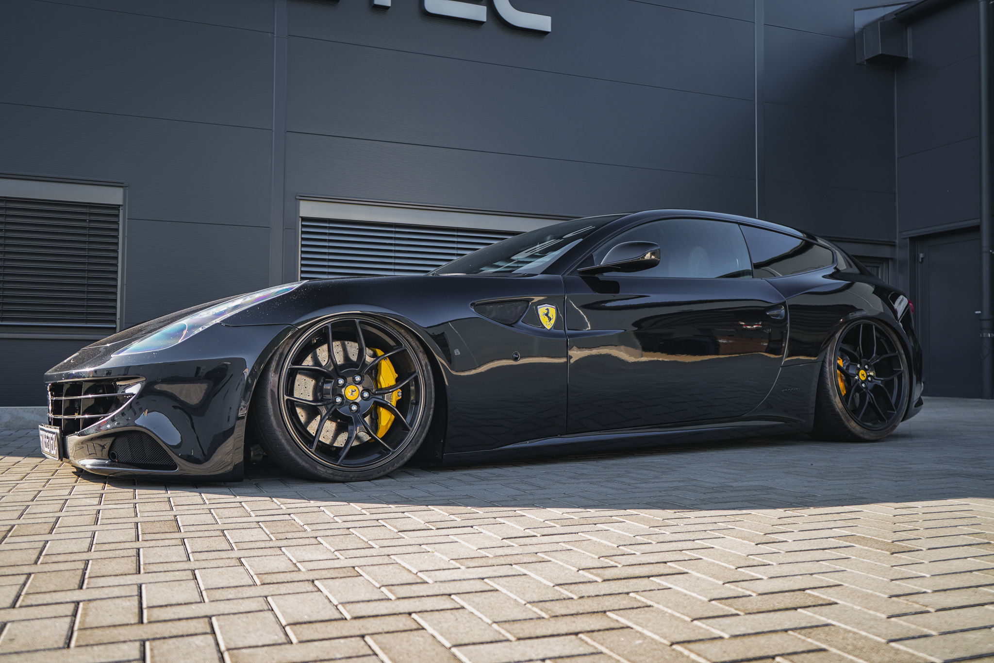 Ferrari FF ALL BLACK - Projekt Bild