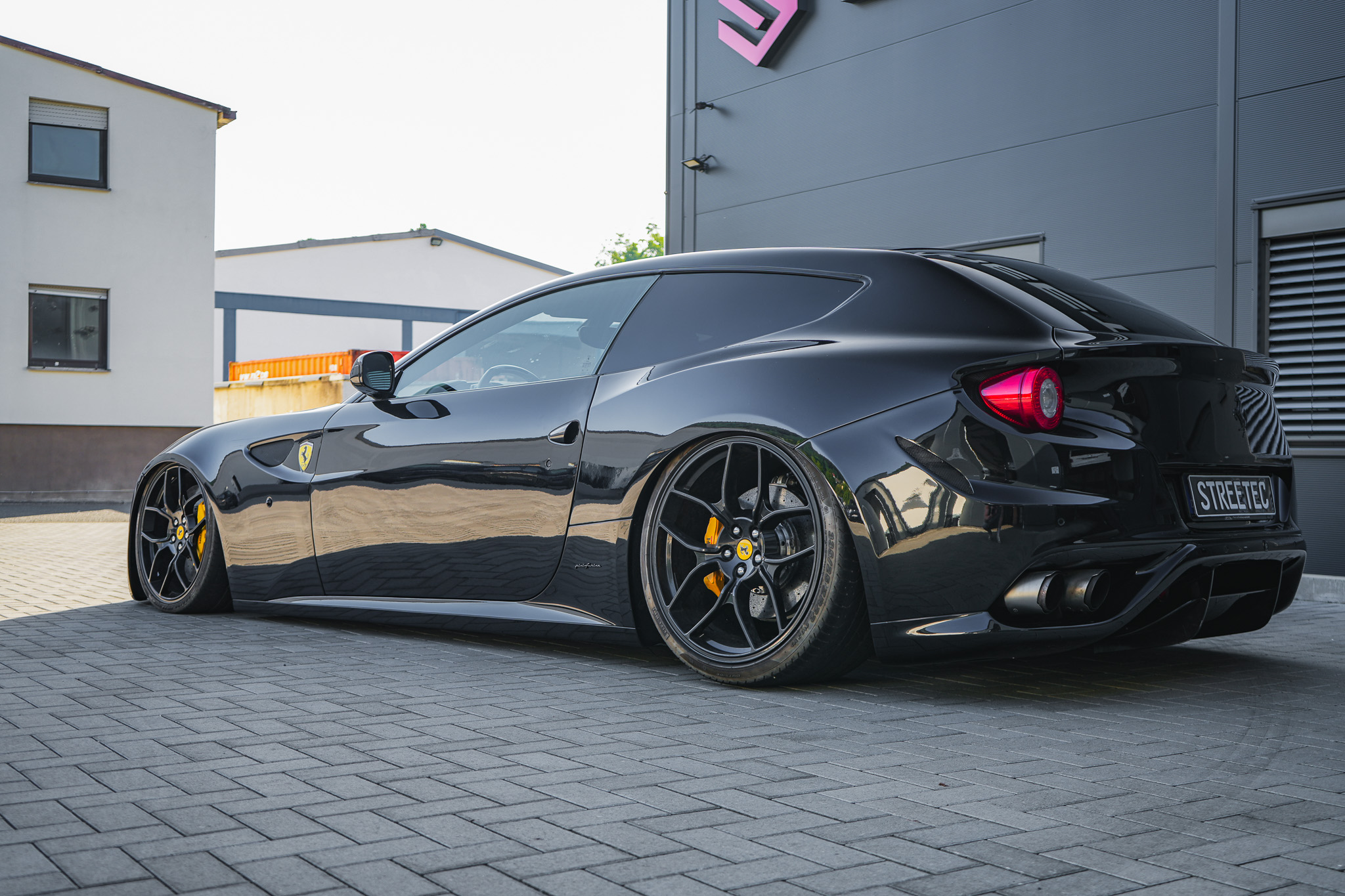 Ferrari FF ALL BLACK - Projekt Bild