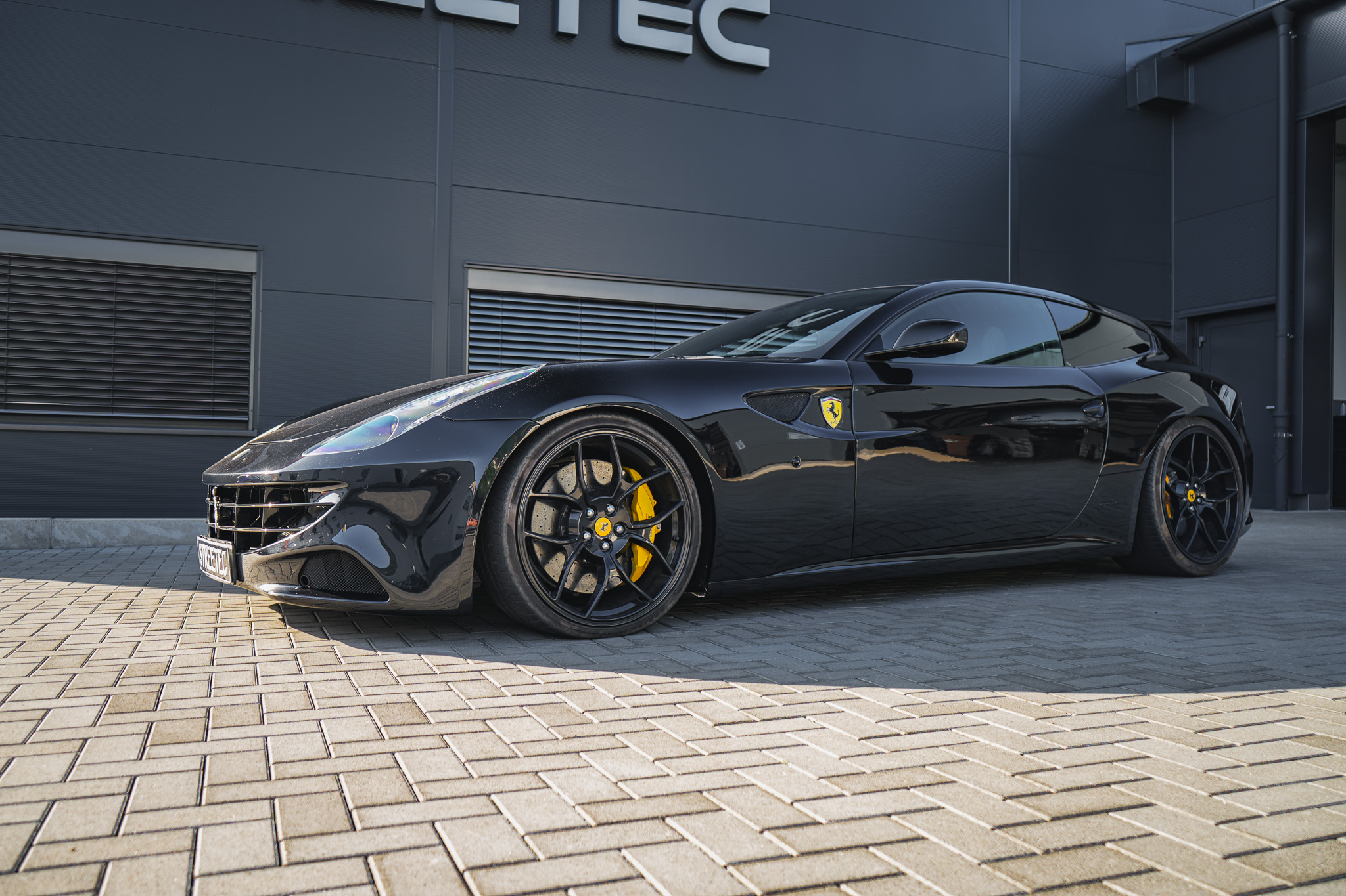 Ferrari FF ALL BLACK - Projekt Bild