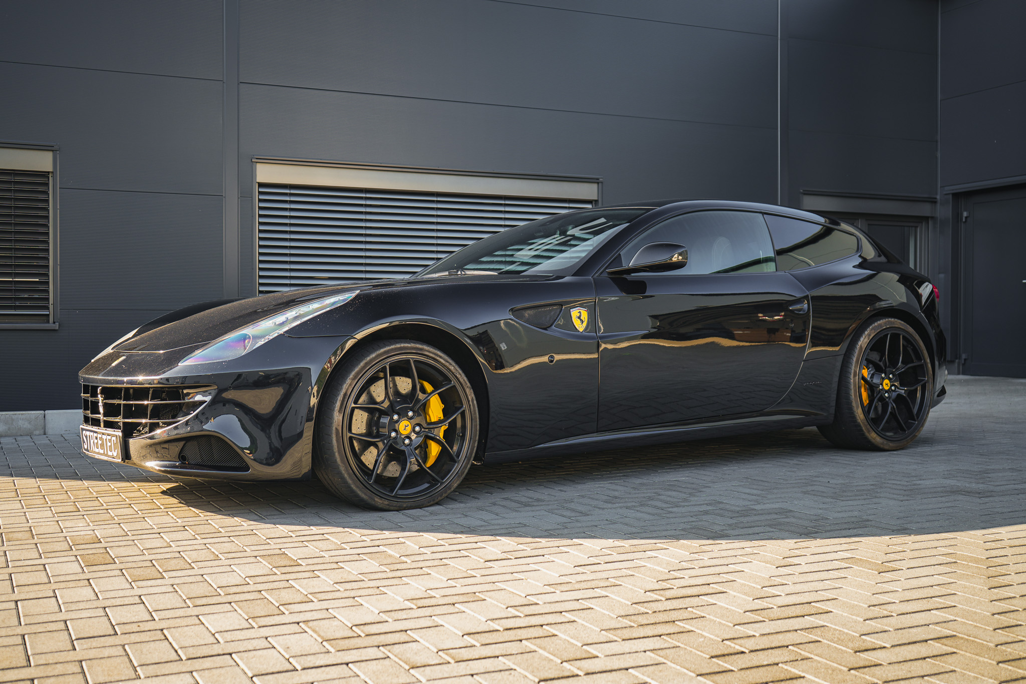 Ferrari FF ALL BLACK - Projekt Bild
