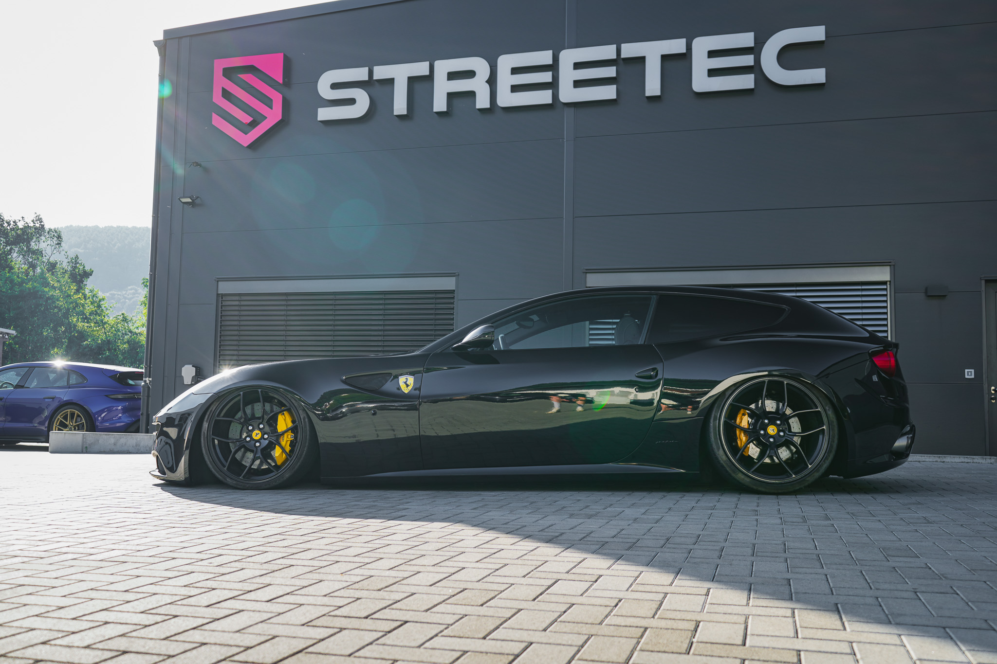 Ferrari FF ALL BLACK - Projekt Bild