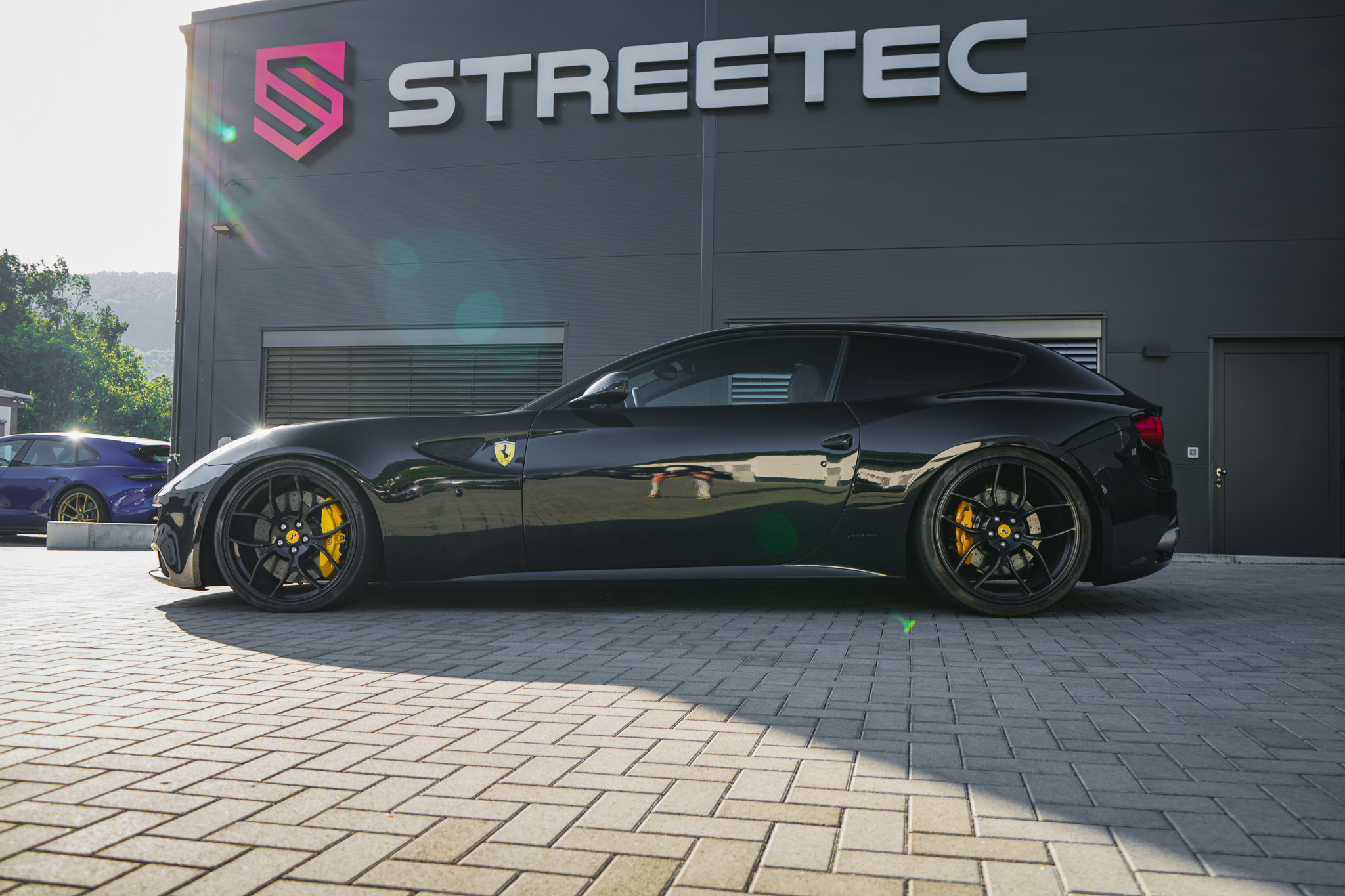 Ferrari FF ALL BLACK - Projekt Bild