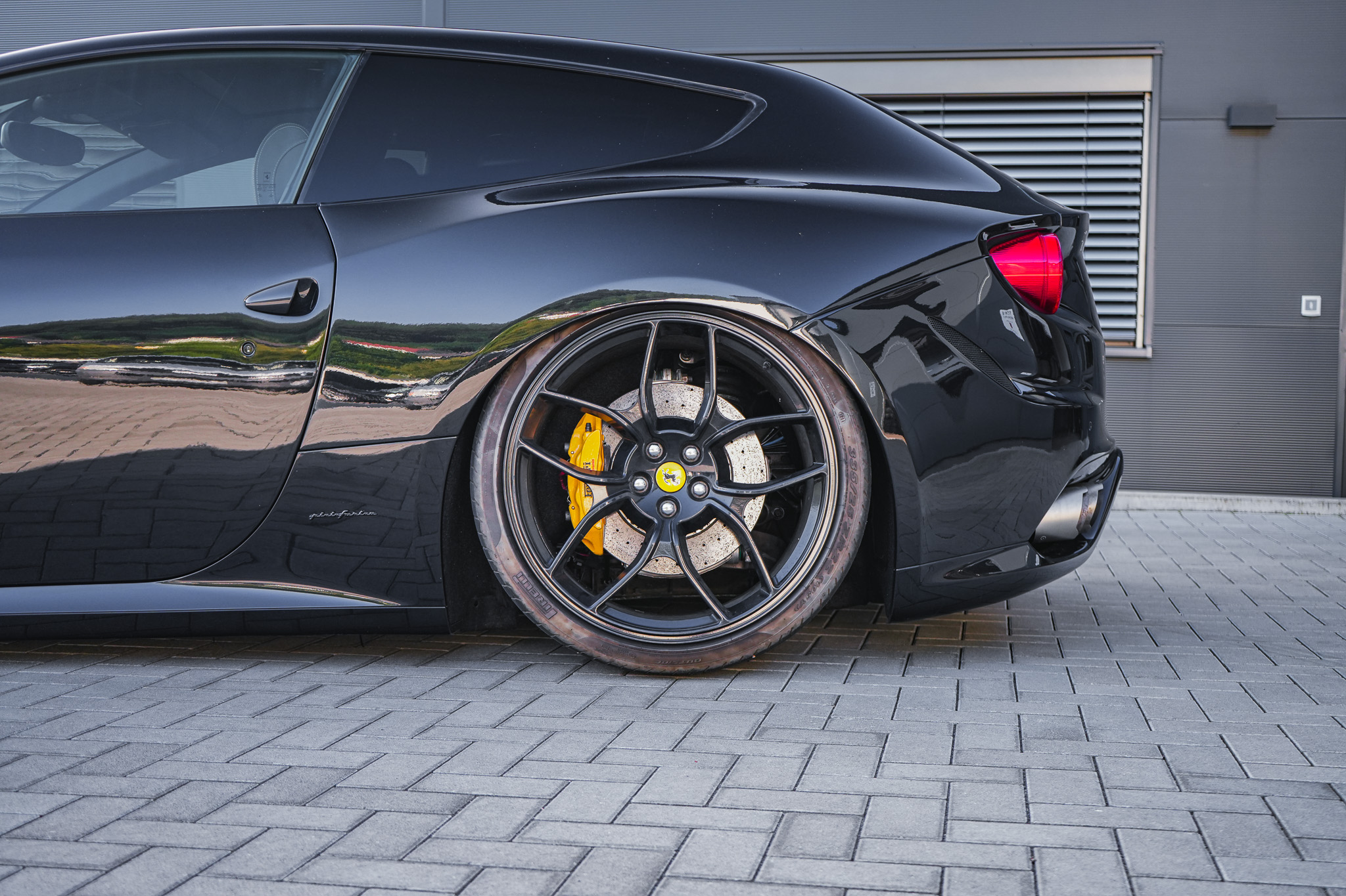 Ferrari FF ALL BLACK - Projekt Bild