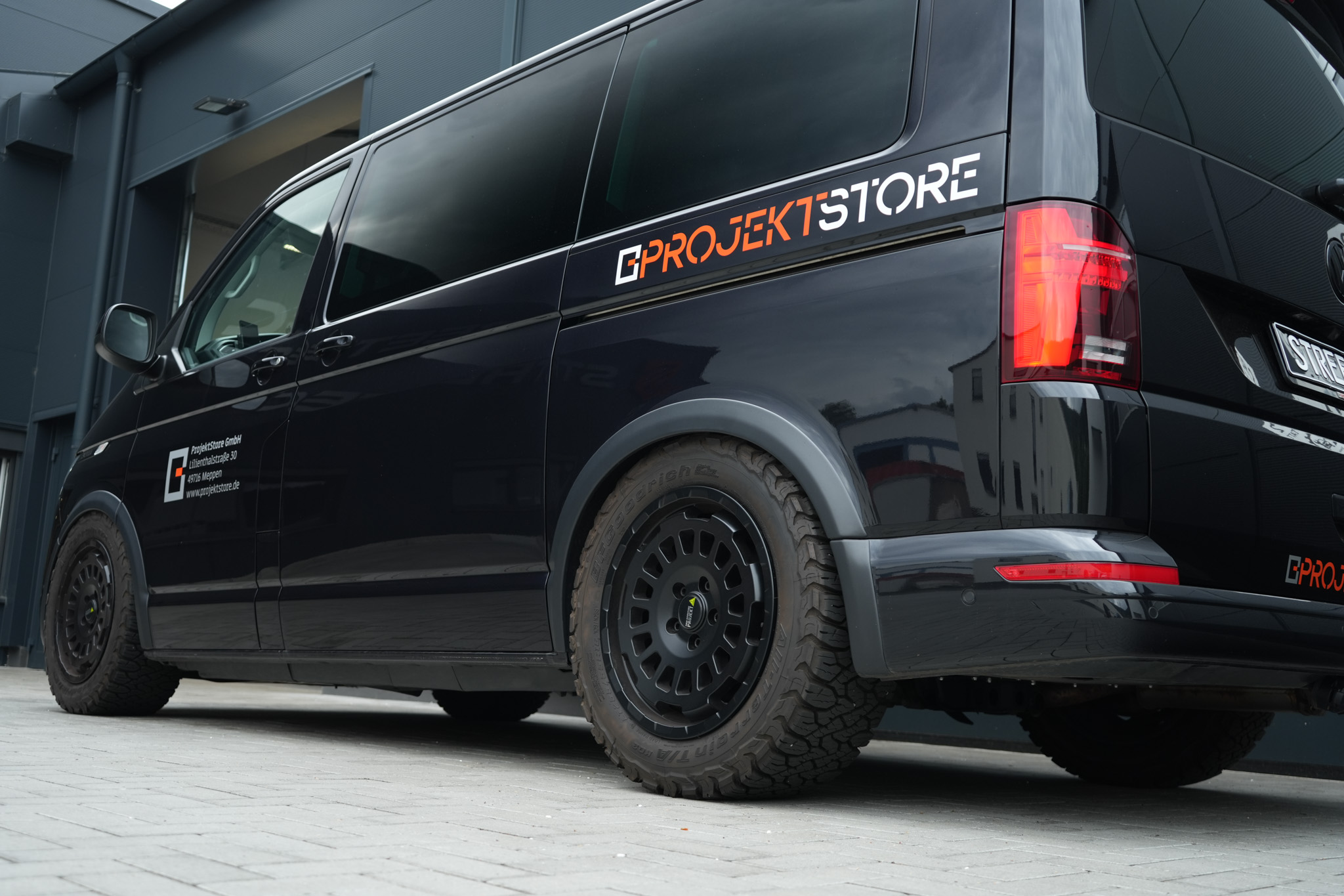 VW T6.1 Black Twin Monotube - Projekt Bild