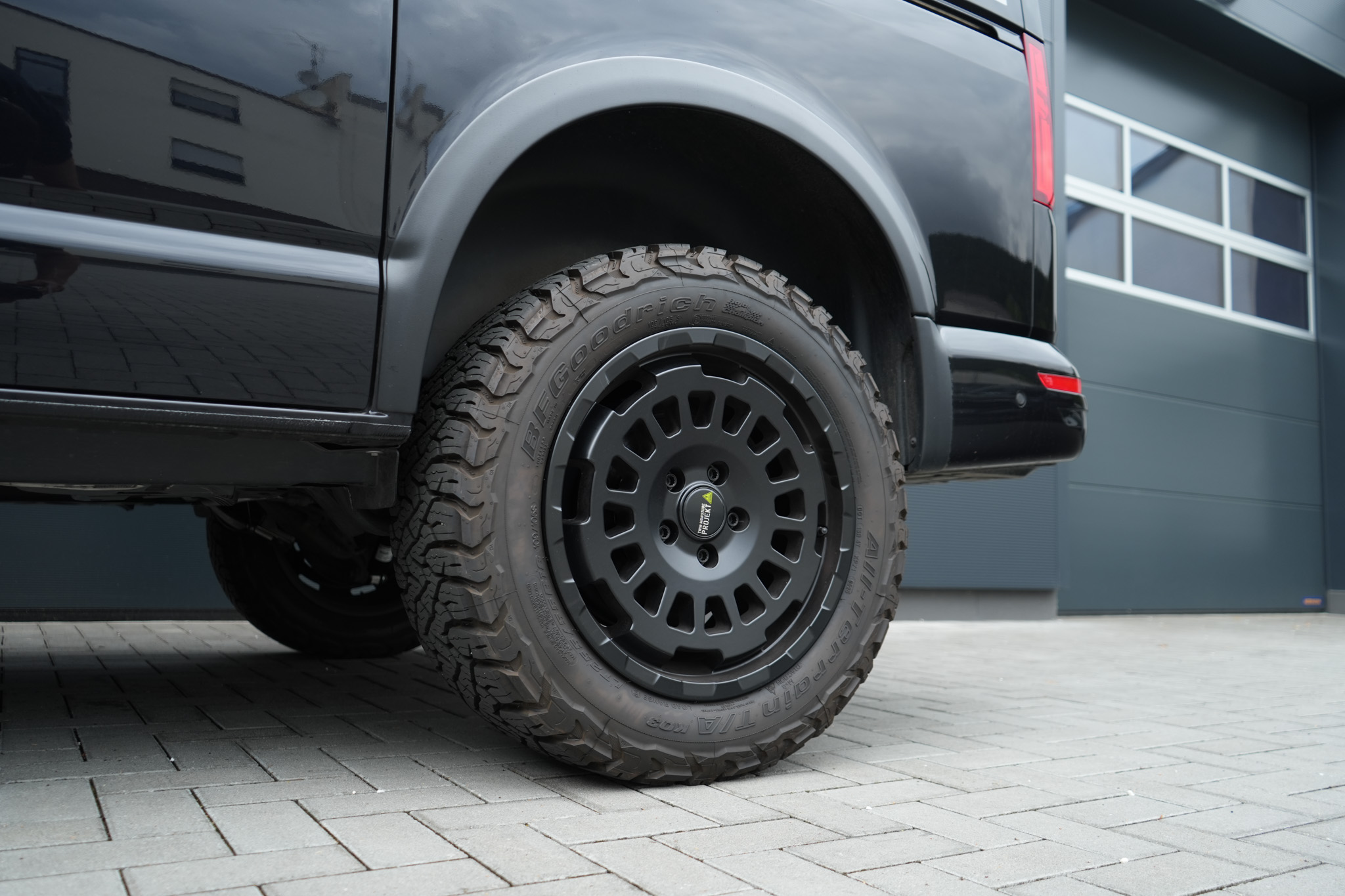 VW T6.1 Black Twin Monotube - Projekt Bild