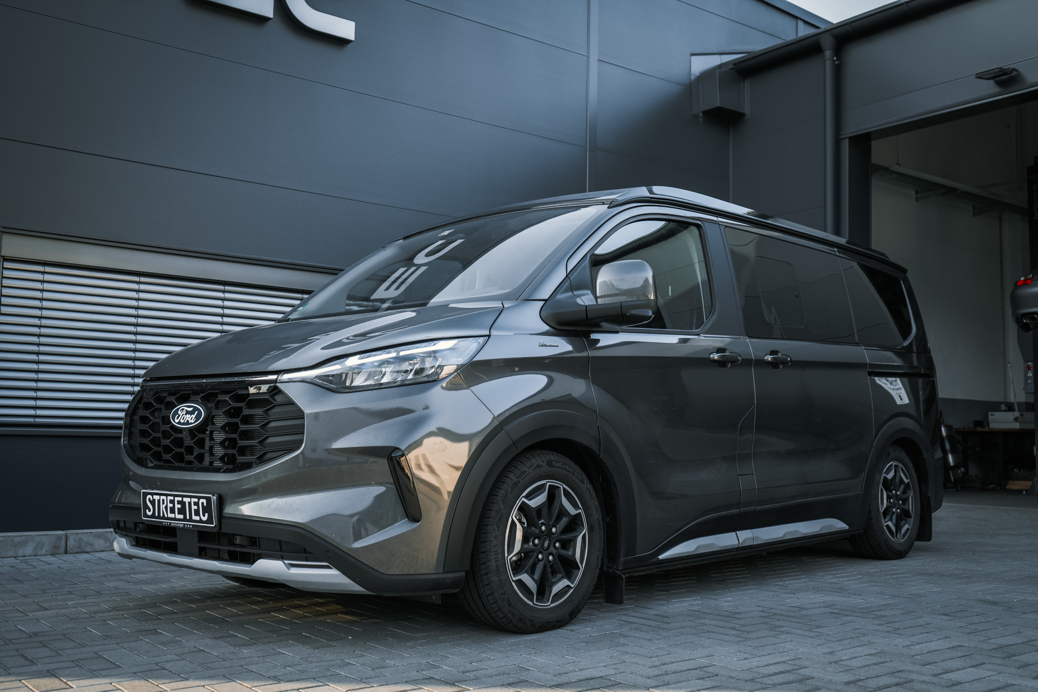 Ford Transit V710 Tourneo Active - Projekt Bild