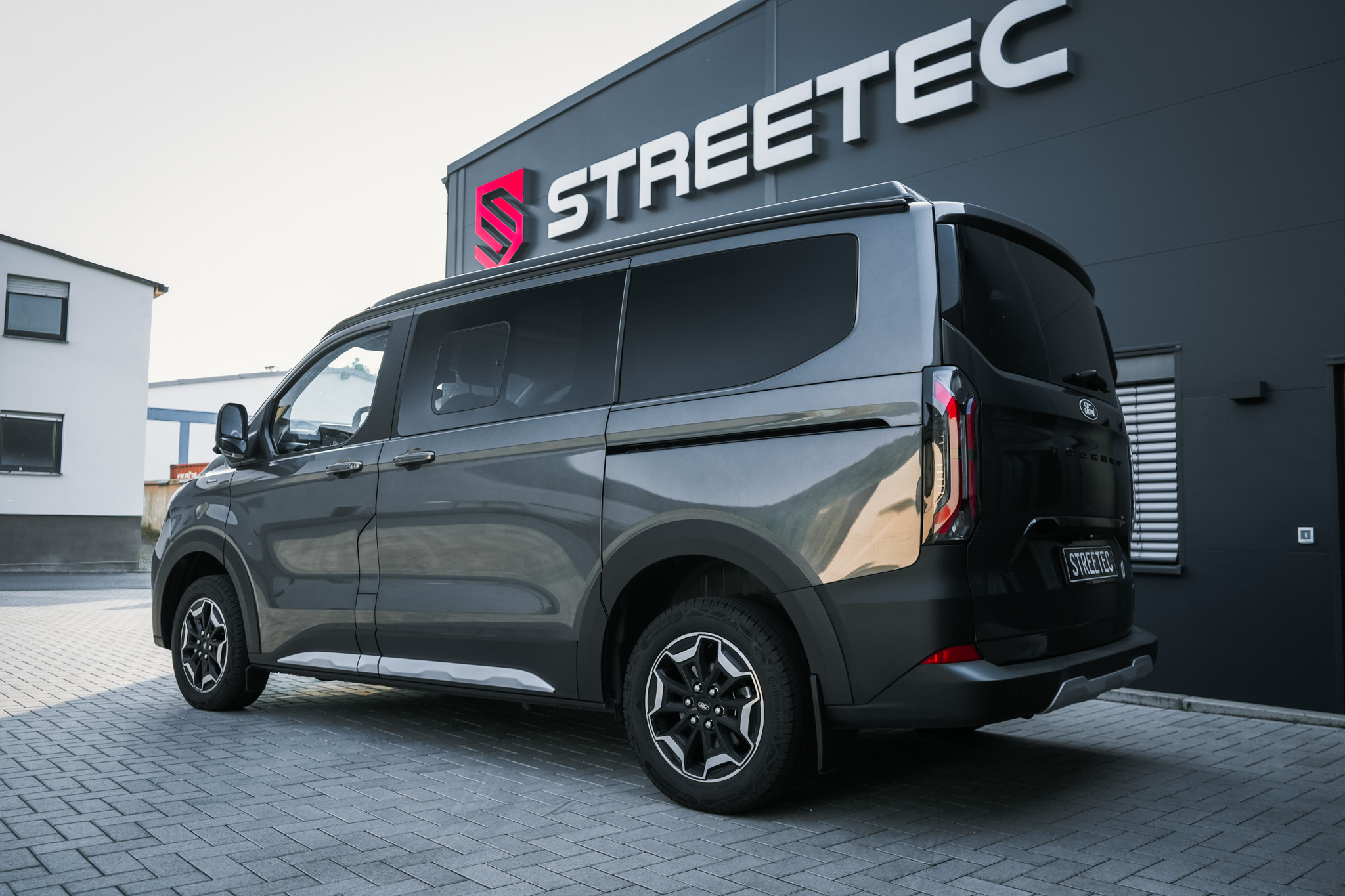 Ford Transit V710 Tourneo Active - Projekt Bild