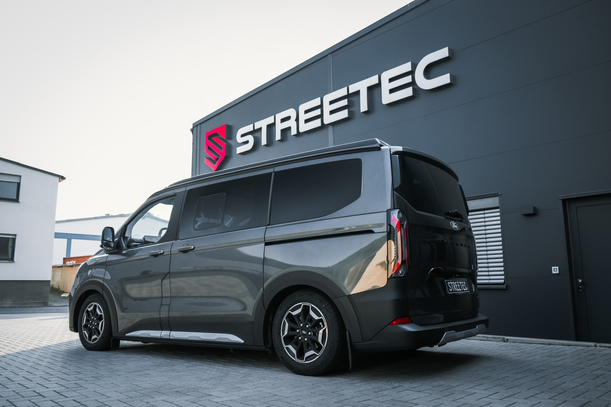 Ford Transit V710 Tourneo Active - Projekt Bild
