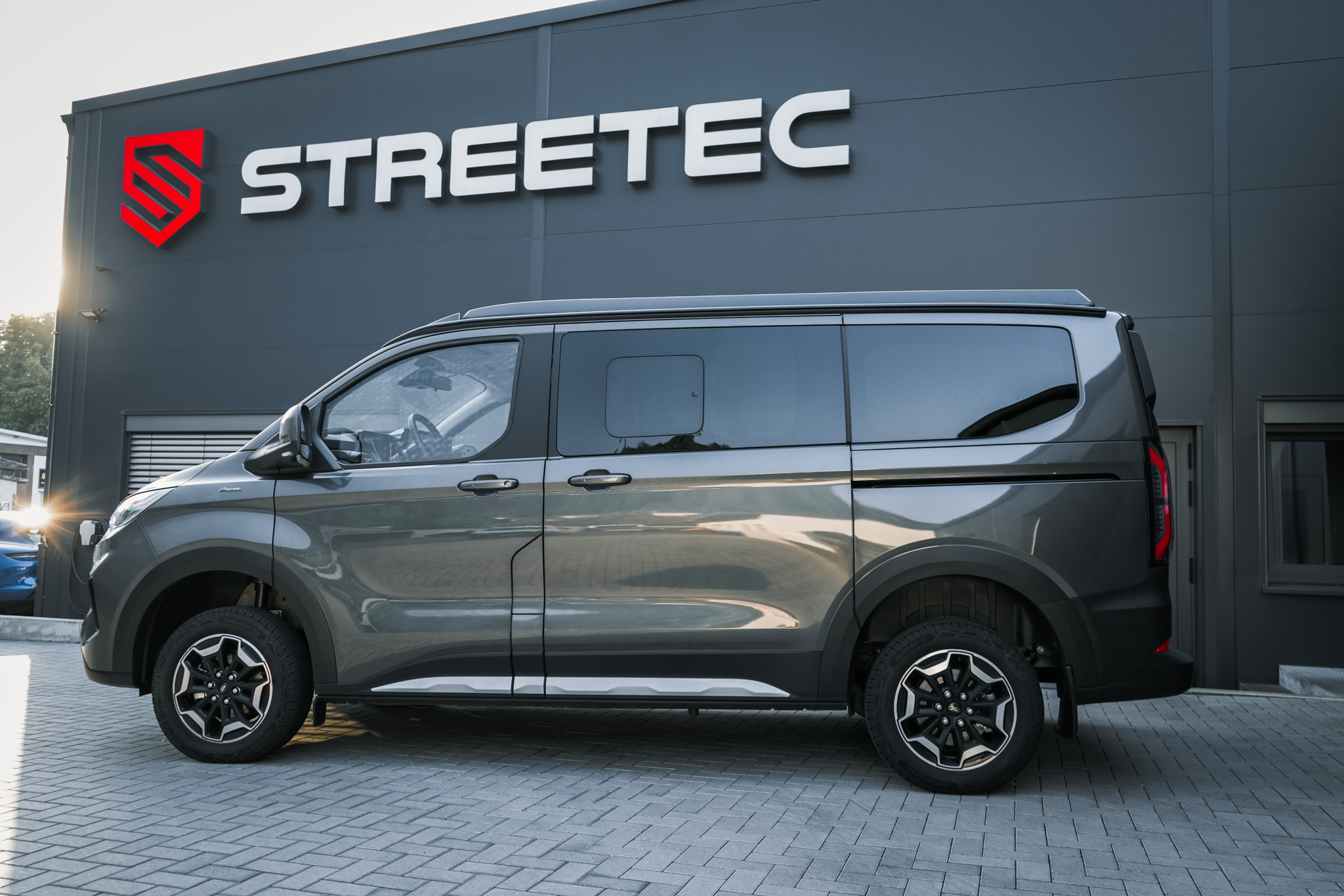 Ford Transit V710 Tourneo Active - Projekt Bild