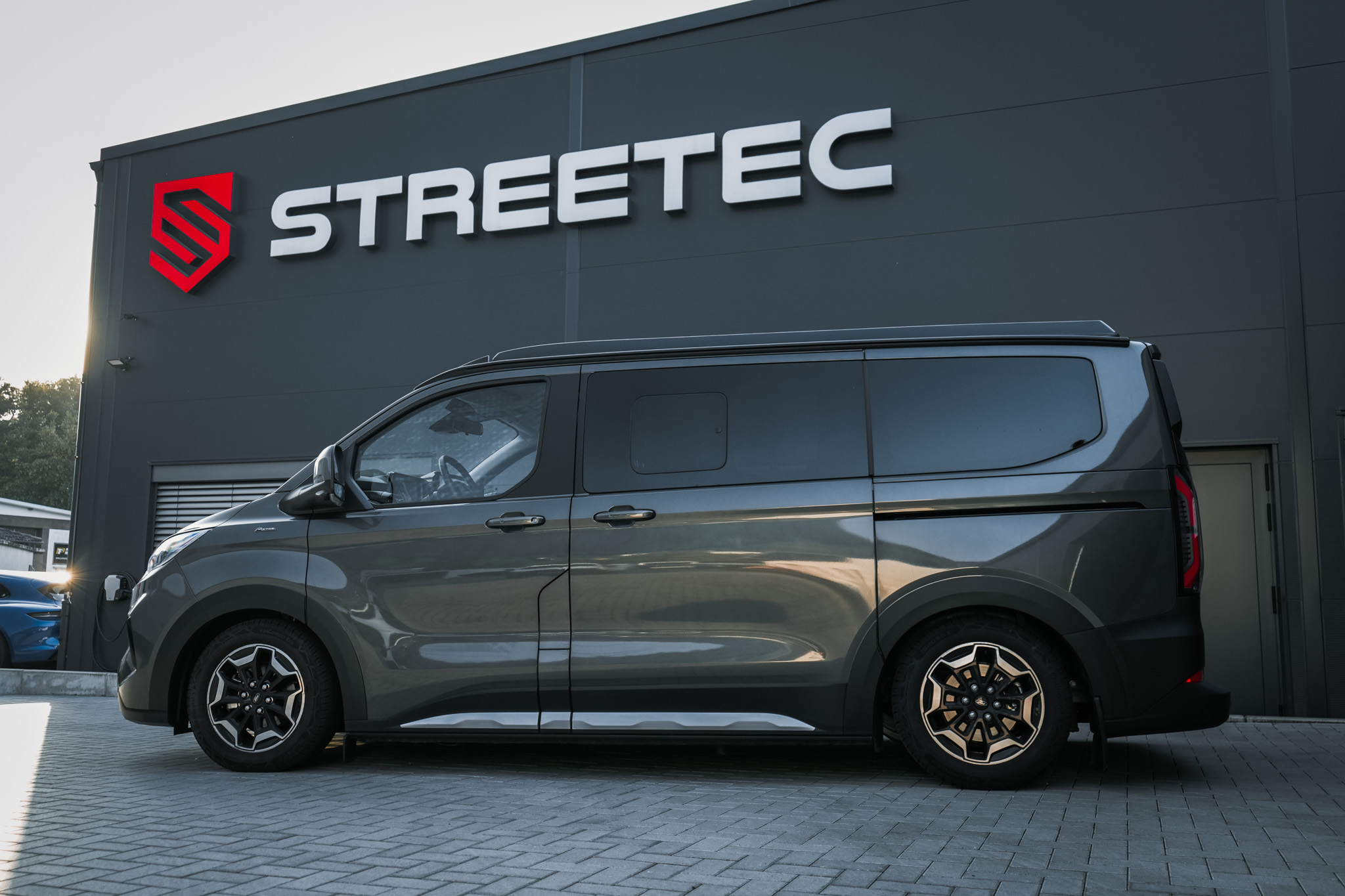 Ford Transit V710 Tourneo Active - Projekt Bild