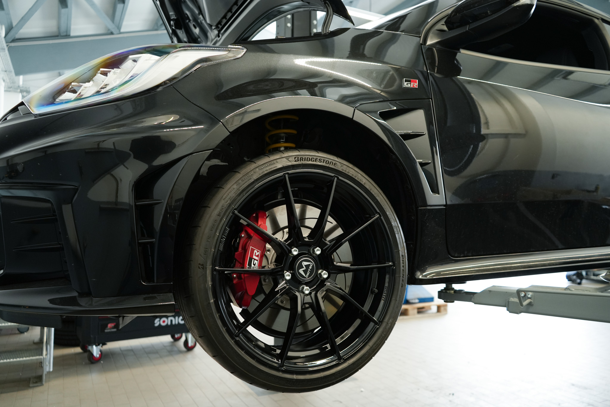 Toyota Yaris GR Aero Performance Pack ALL BLACK - Projekt Bild