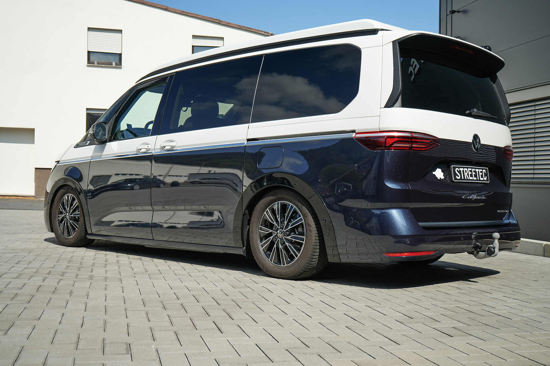 VW T7 Multivan/California 4motion eHybrid white&blue - Projekt Bild