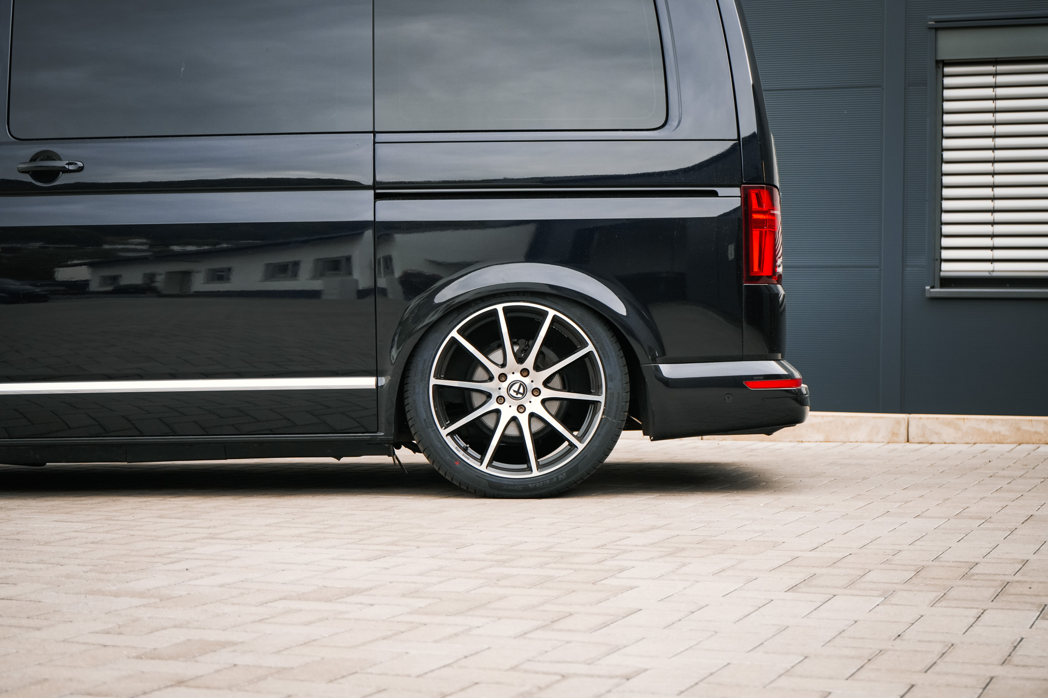 VW T6.1 Multivan 20" Tomason - Projekt Bild